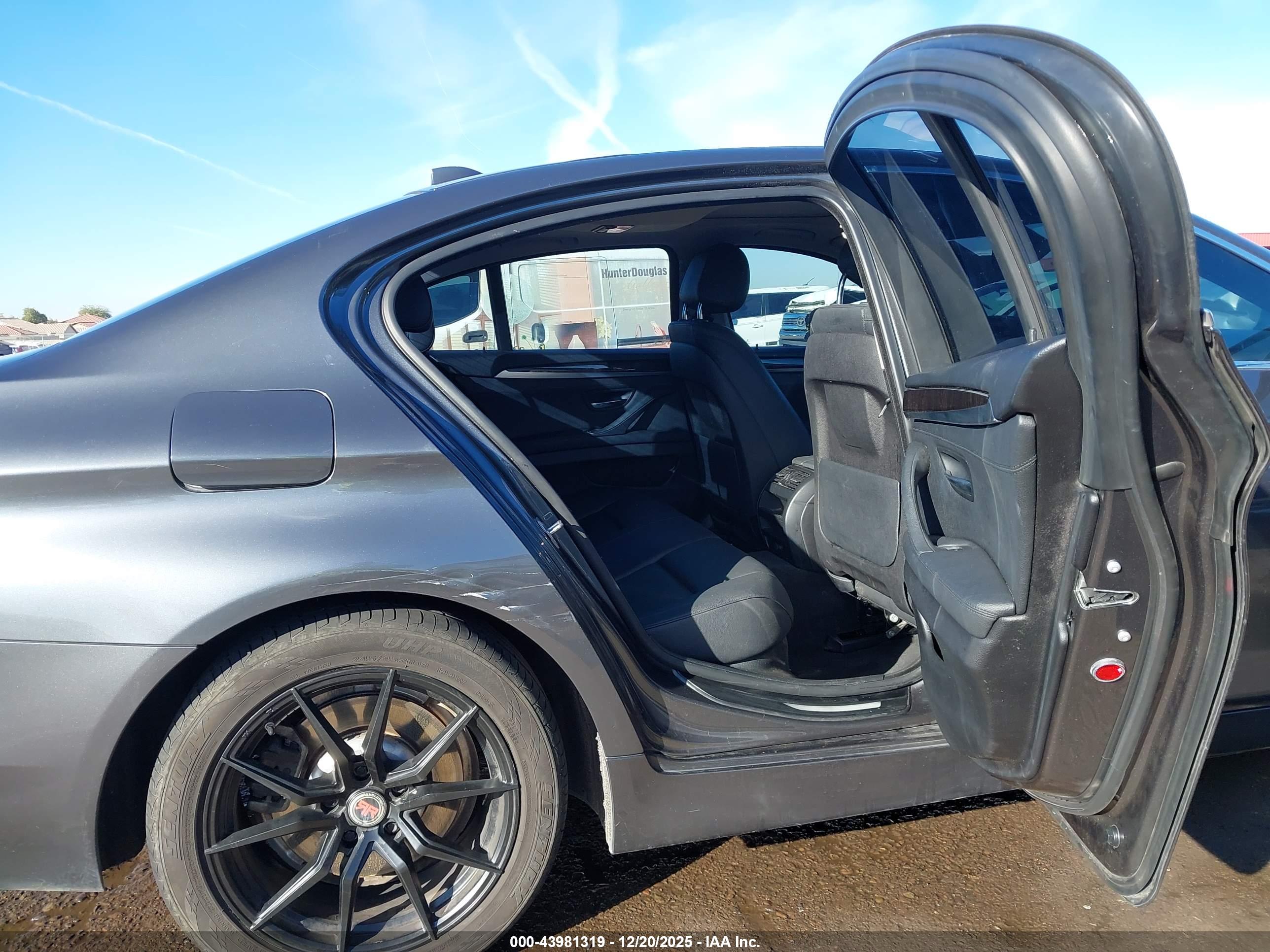 BMW 528I image 8