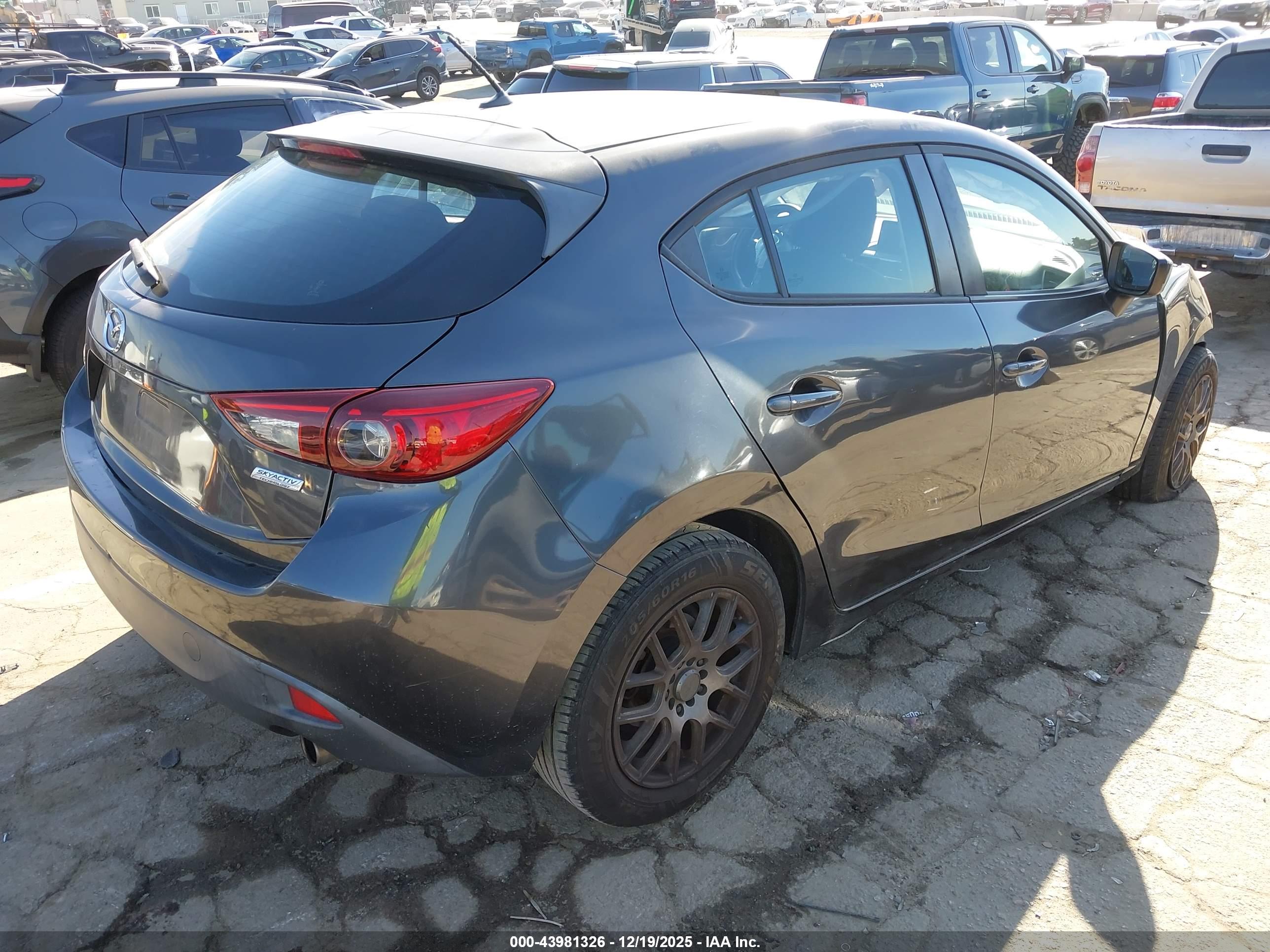 MAZDA MAZDA3 image 4