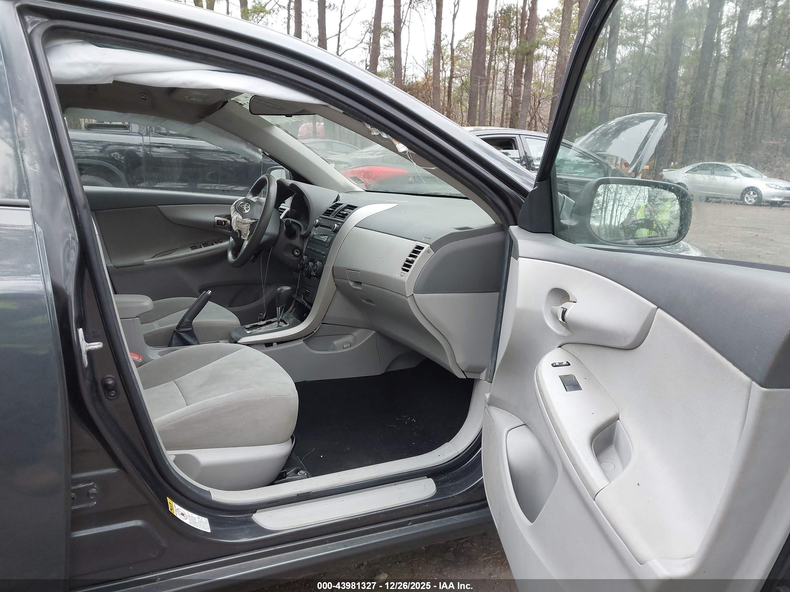 TOYOTA COROLLA image 5