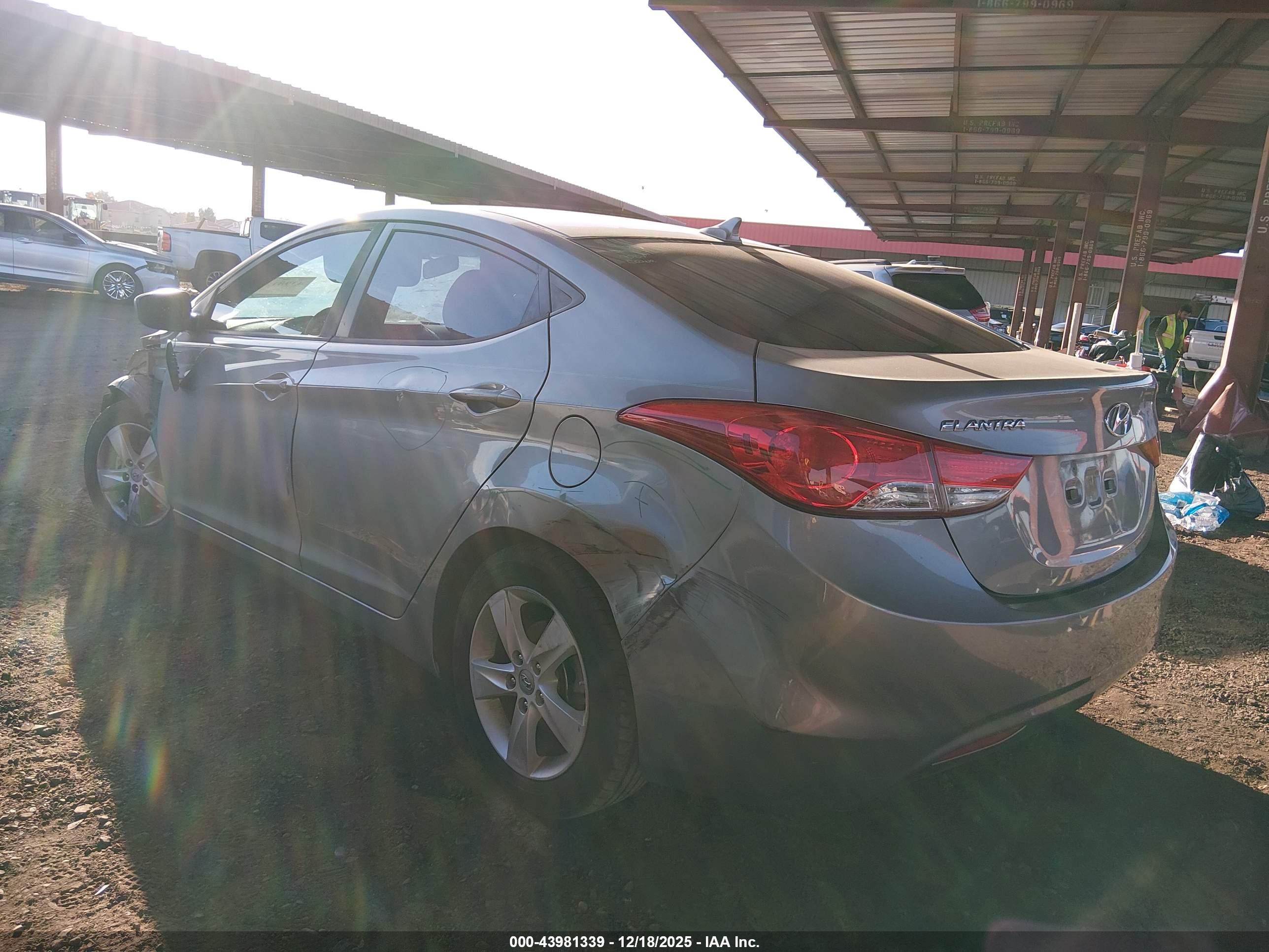 HYUNDAI ELANTRA image 3