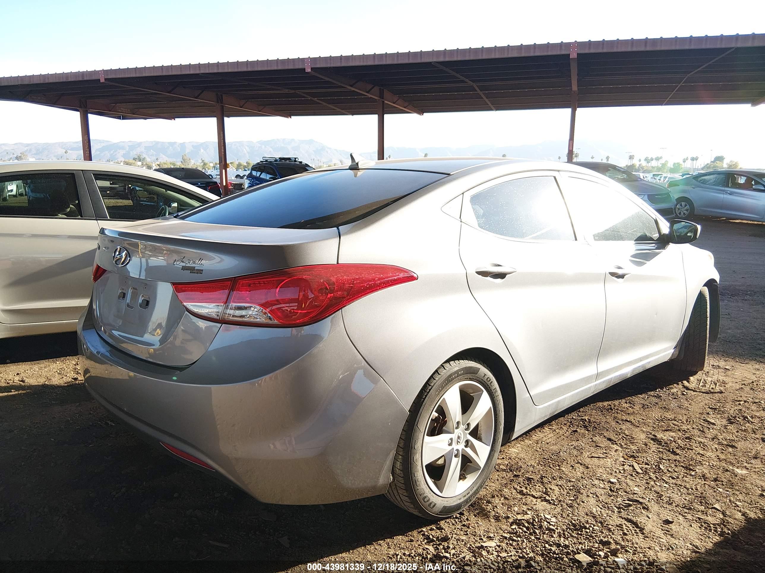 HYUNDAI ELANTRA image 4