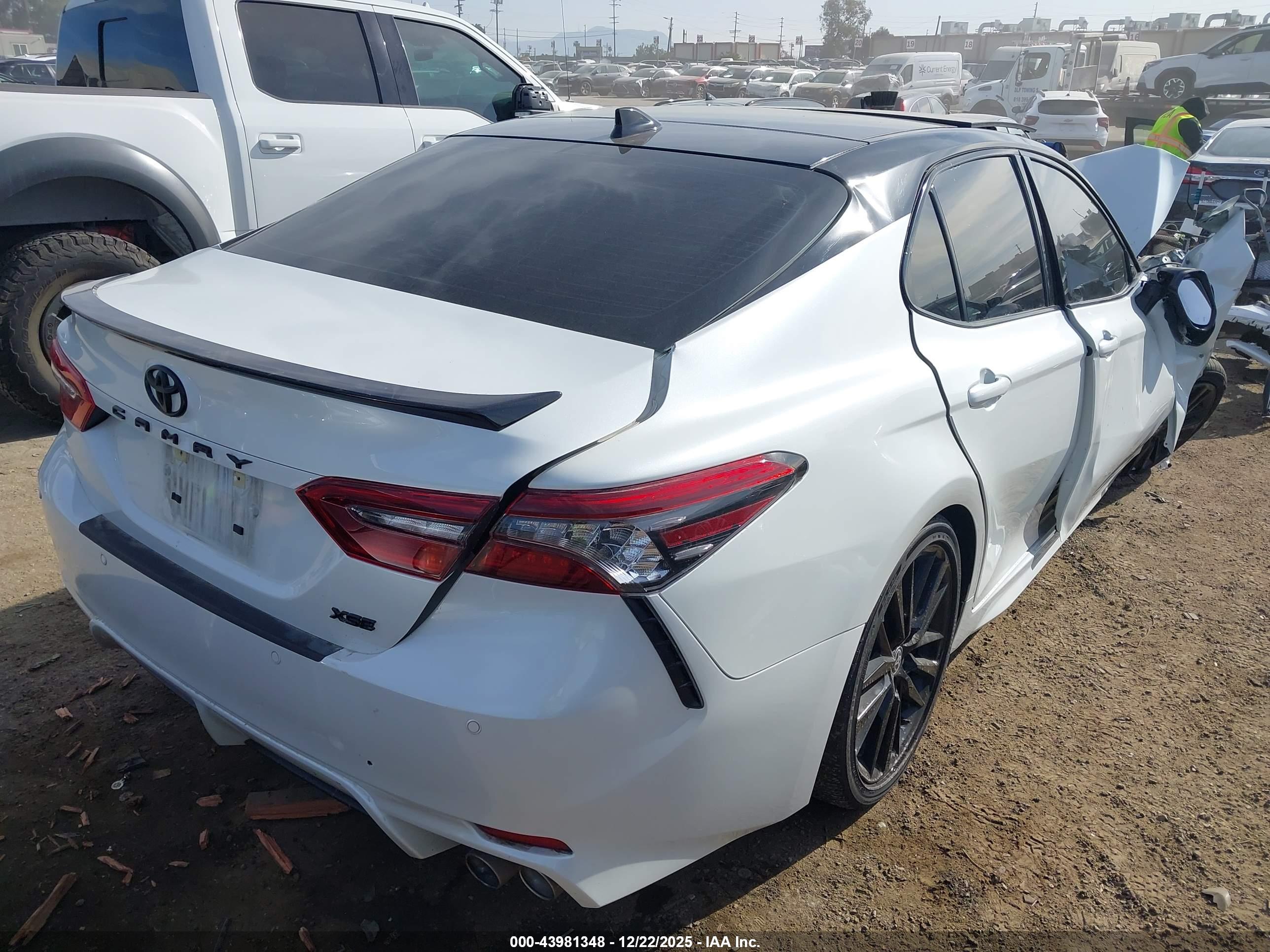 TOYOTA CAMRY image 4