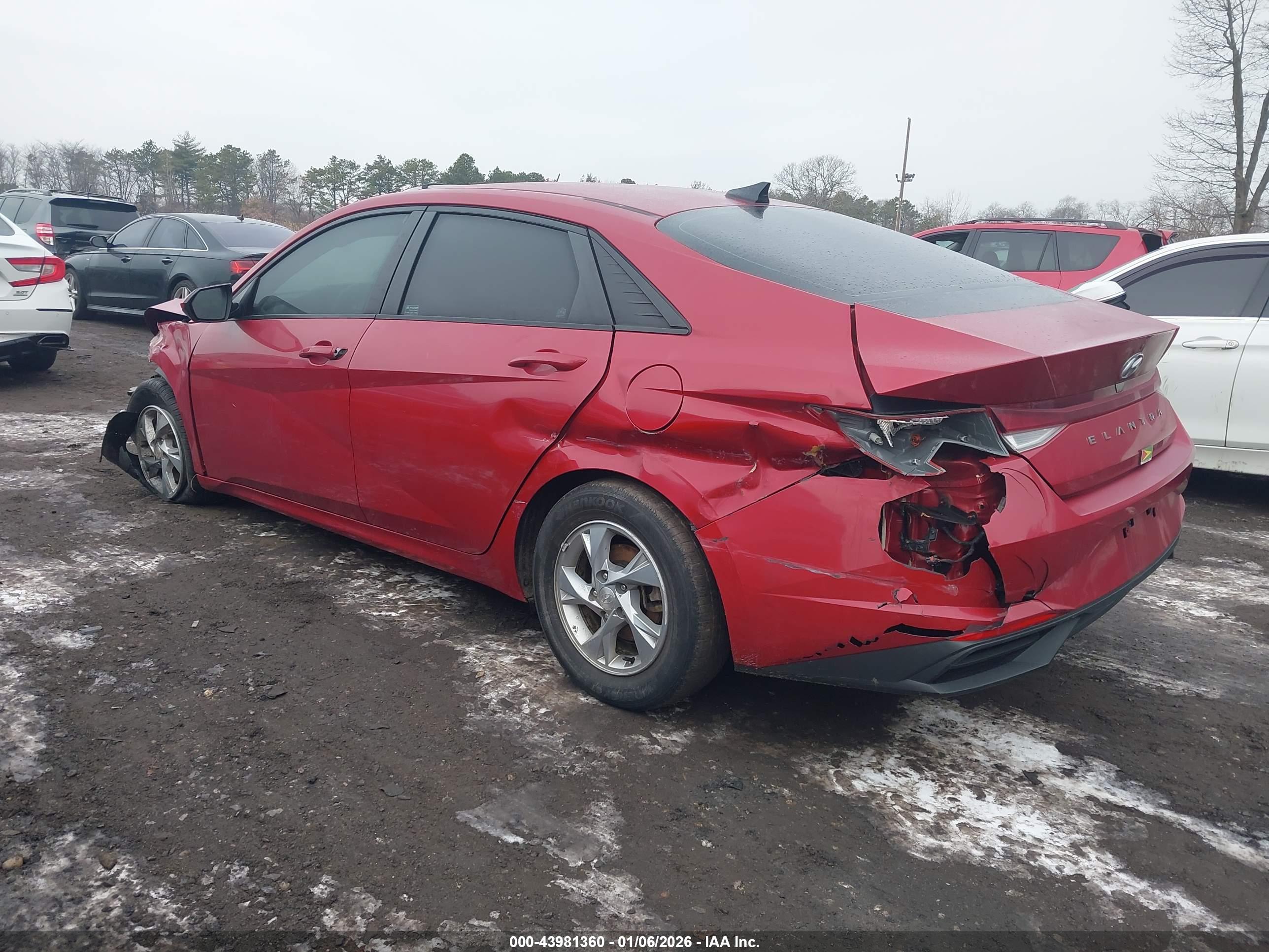 HYUNDAI ELANTRA image 3
