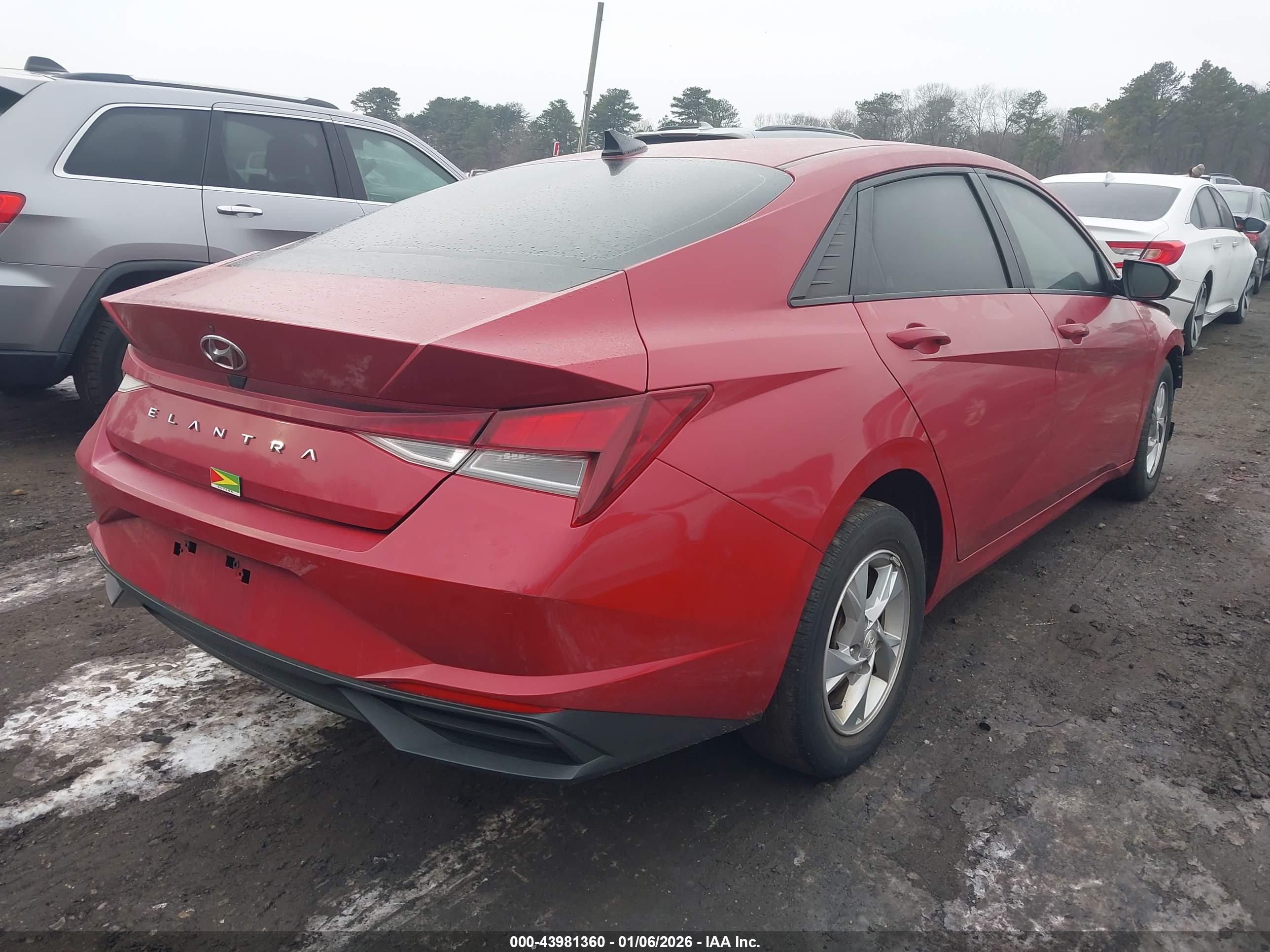 HYUNDAI ELANTRA image 4