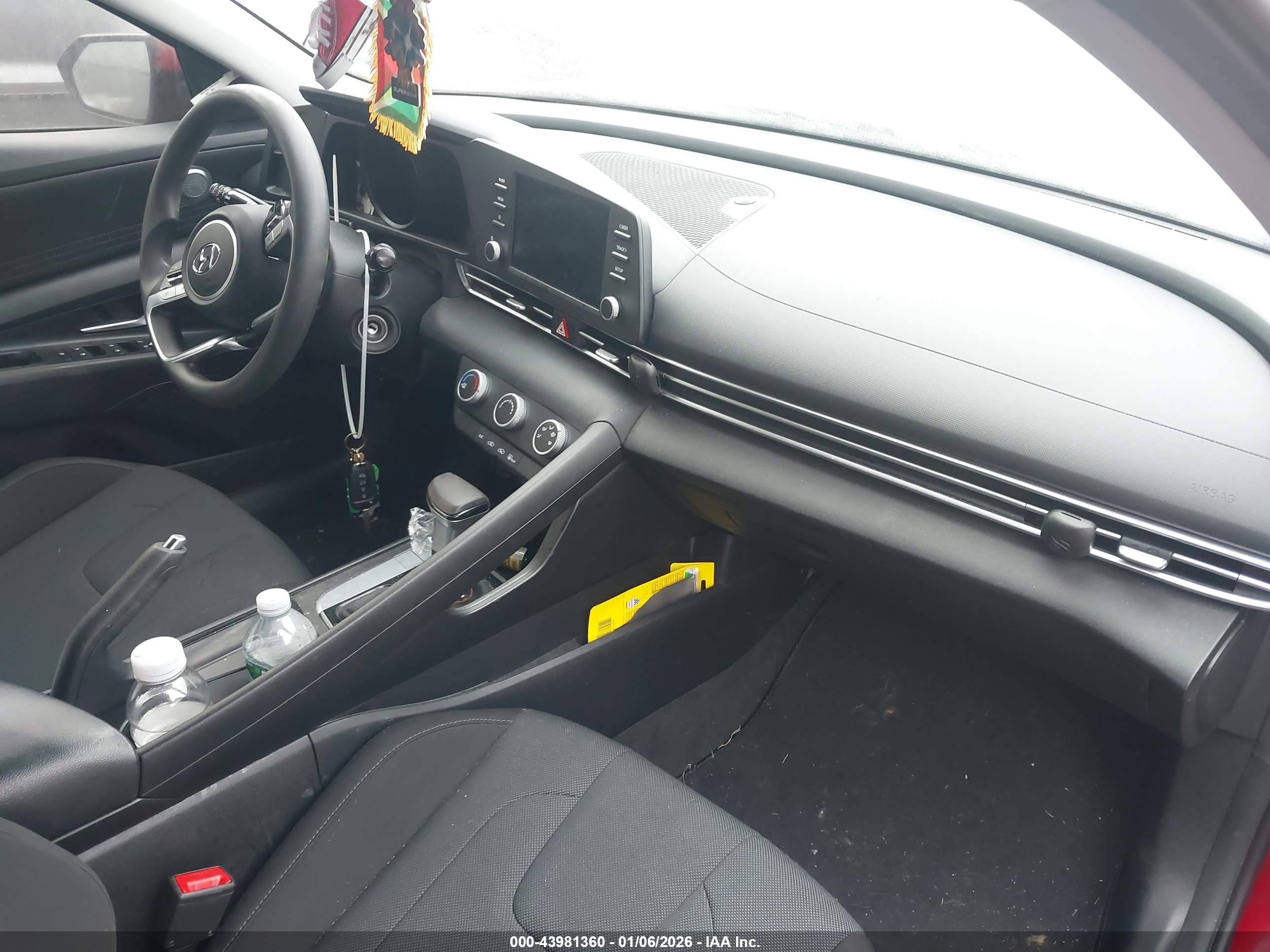 HYUNDAI ELANTRA image 5
