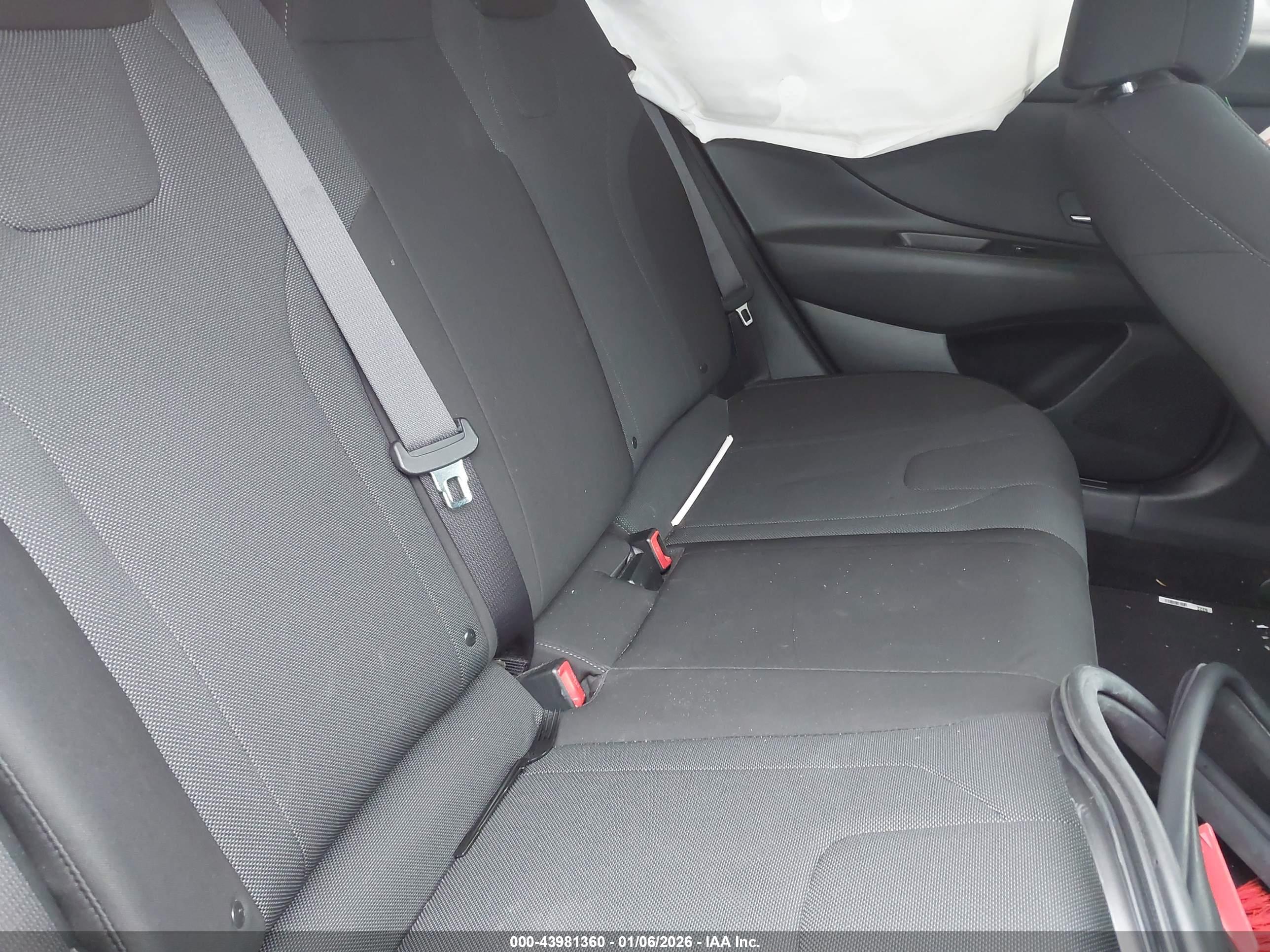 HYUNDAI ELANTRA image 8