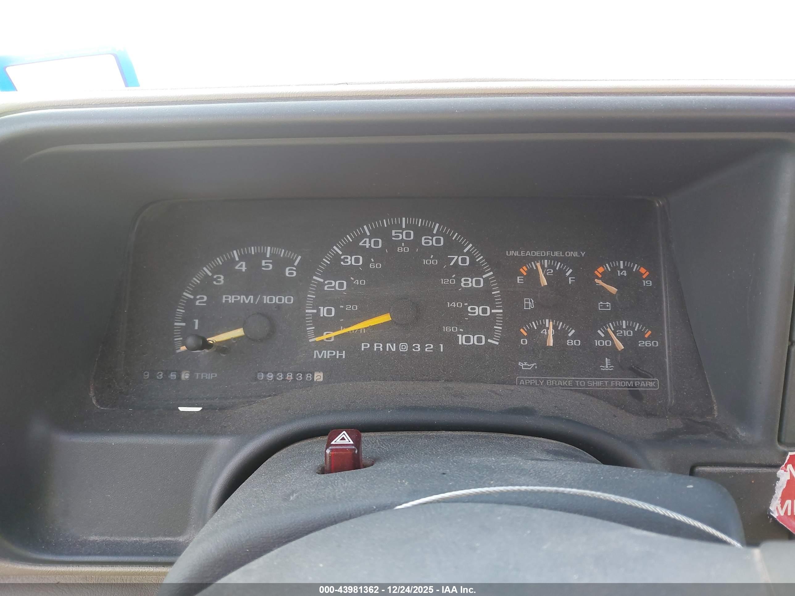 CHEVROLET SUBURBAN image 7