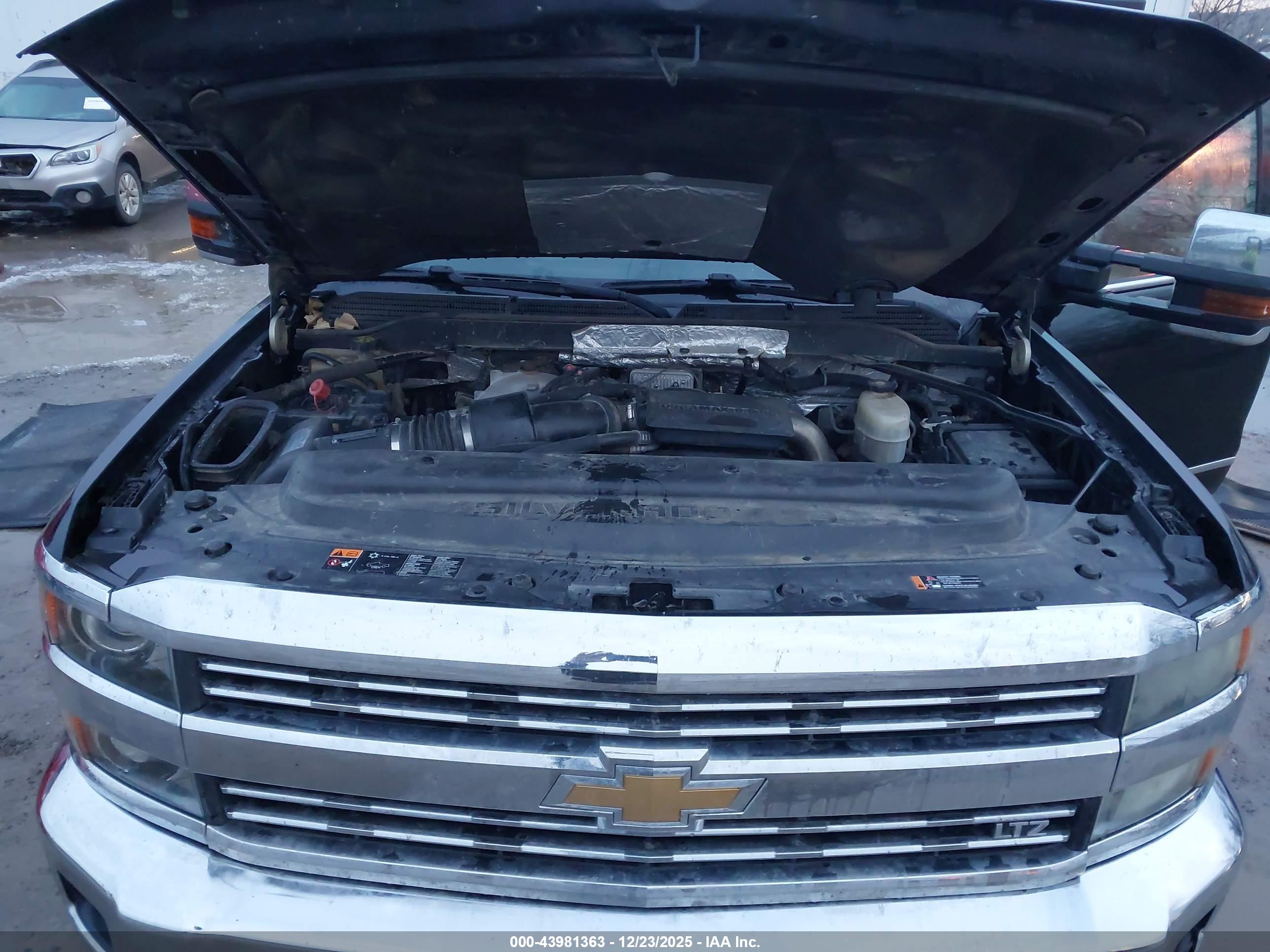 CHEVROLET SILVERADO image 10