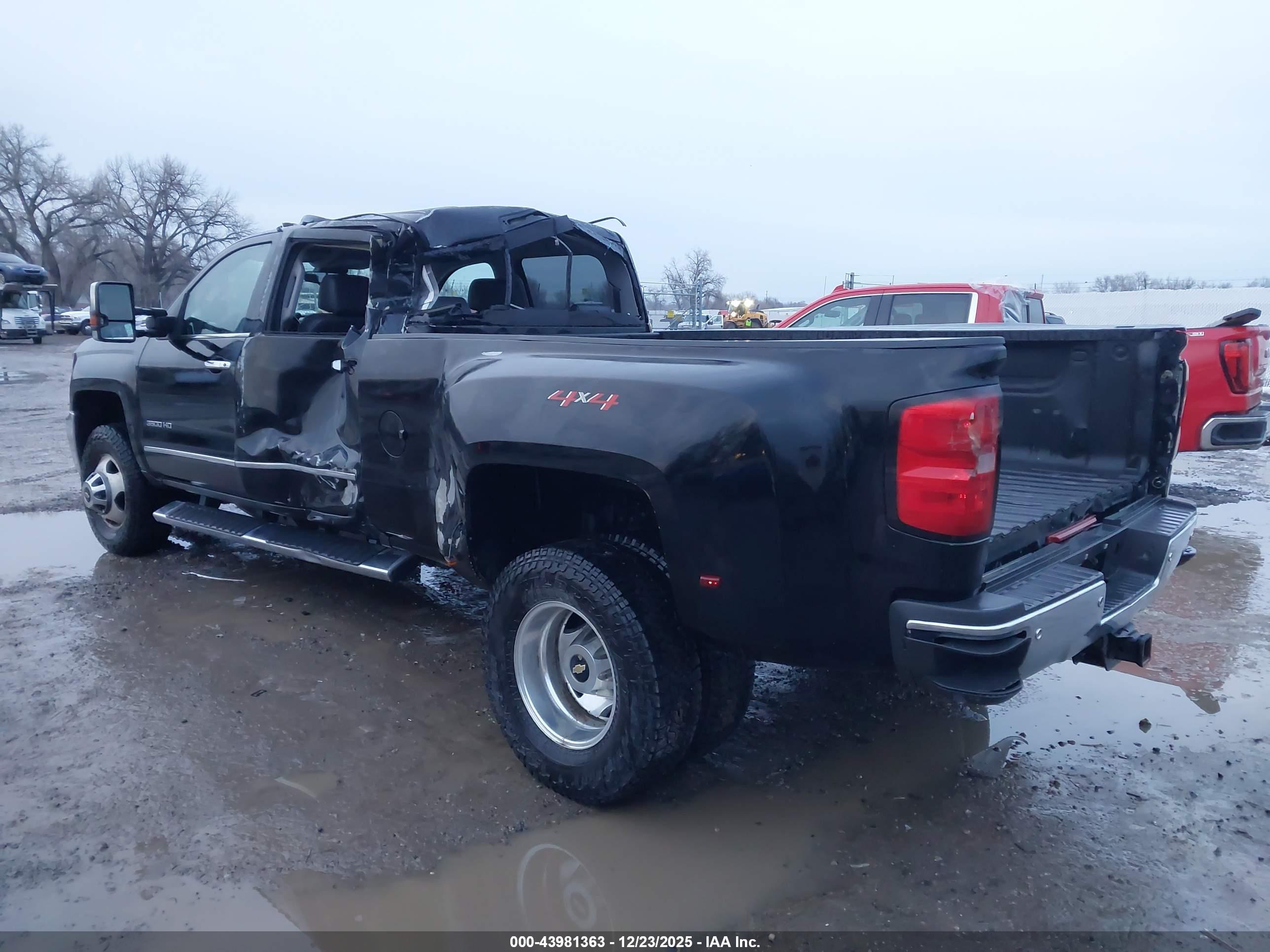 CHEVROLET SILVERADO image 4