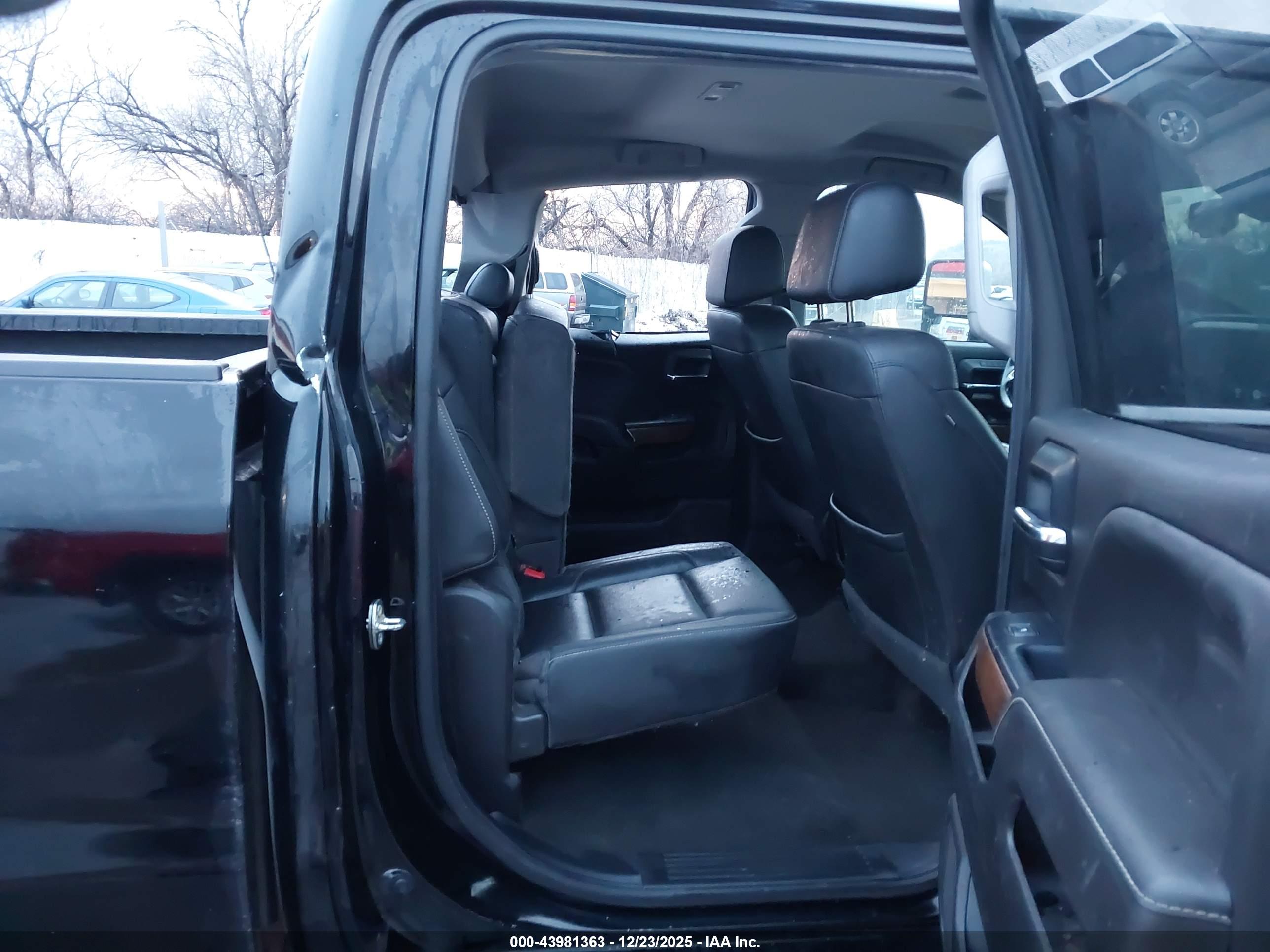CHEVROLET SILVERADO image 7