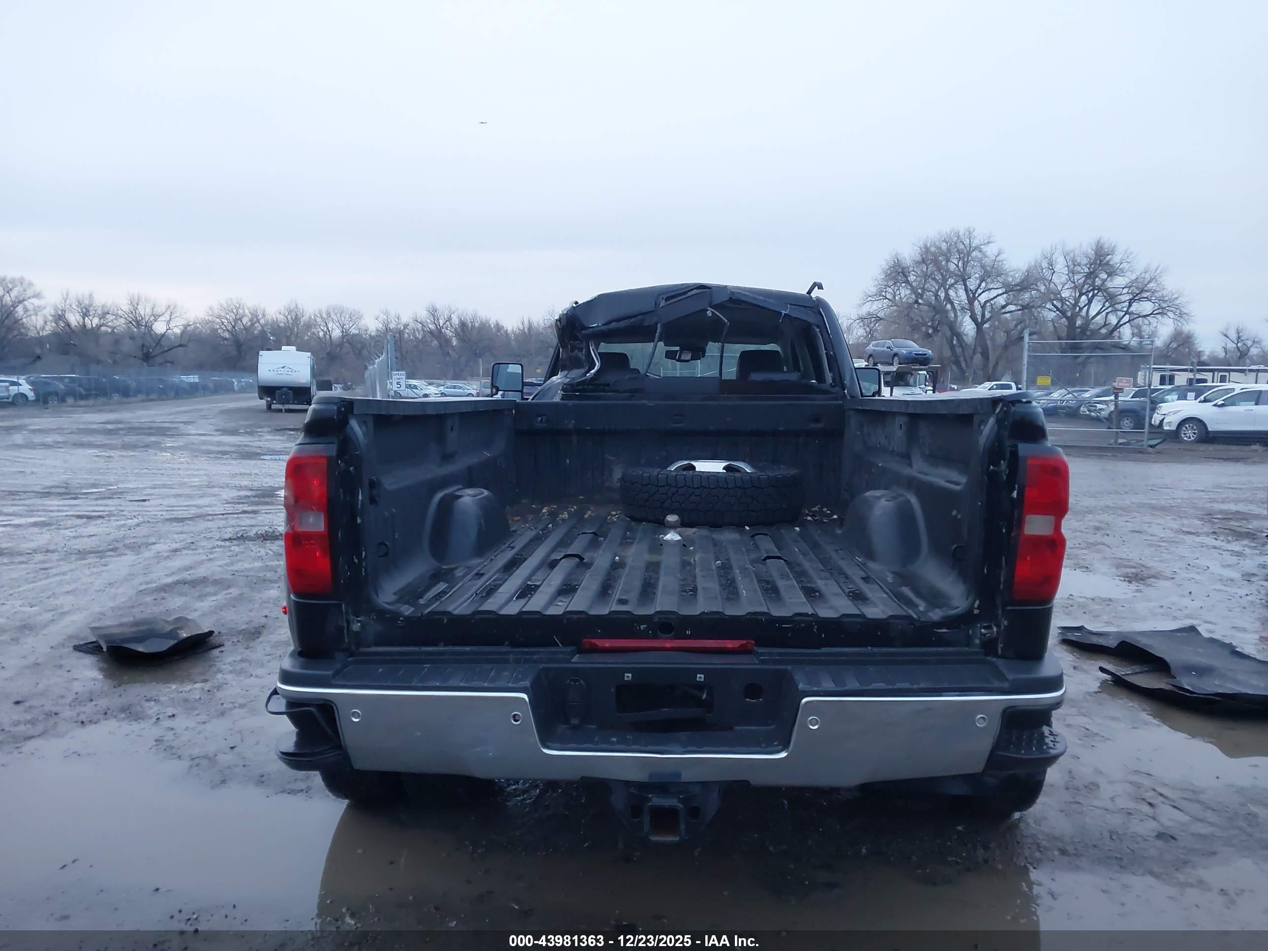 CHEVROLET SILVERADO image 8