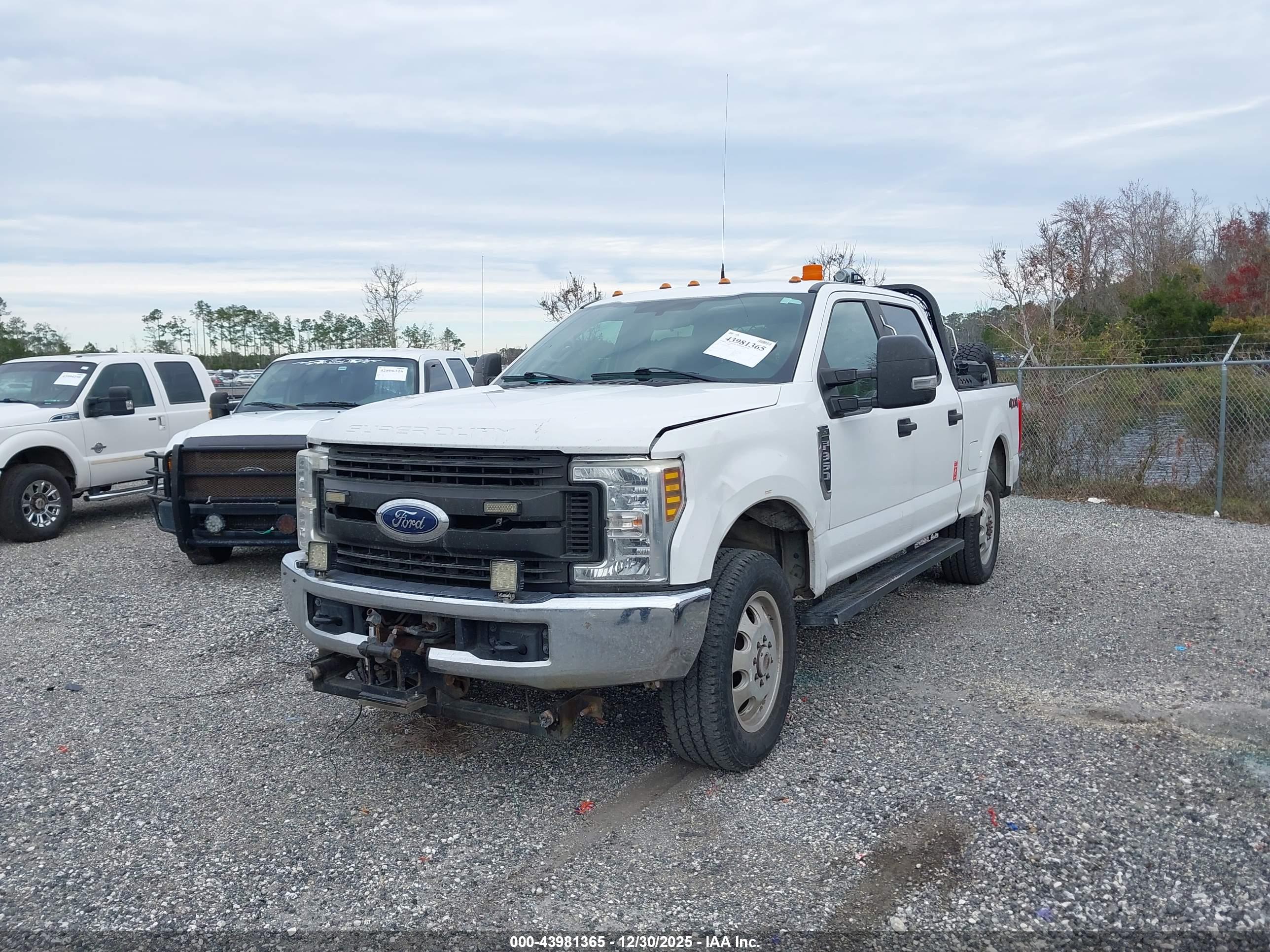 FORD F-350 image 2