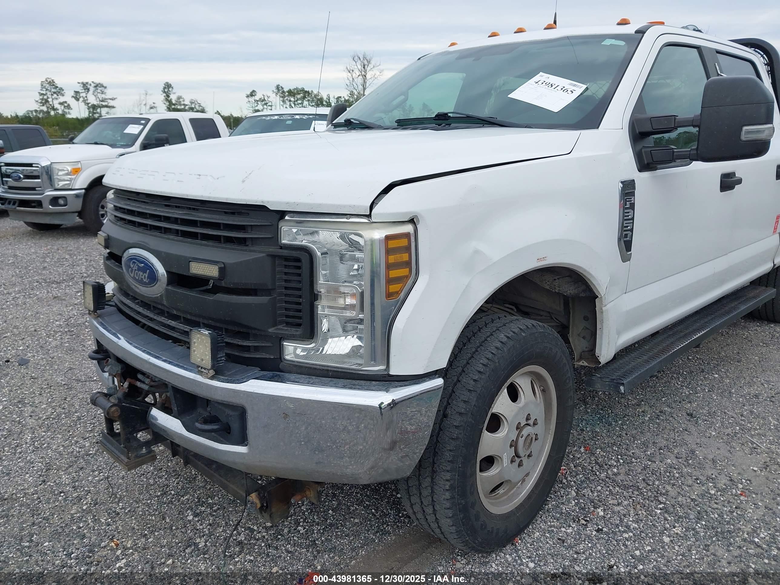 FORD F-350 image 6