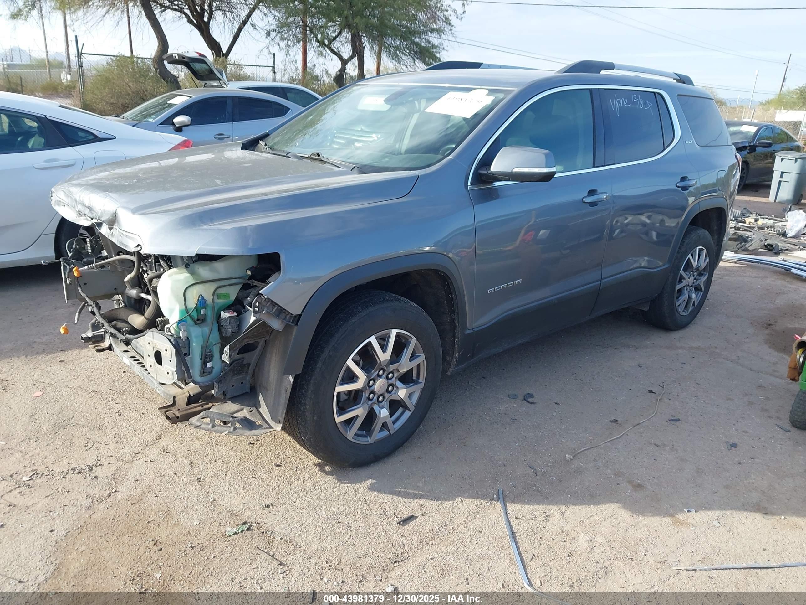 GMC ACADIA image 2