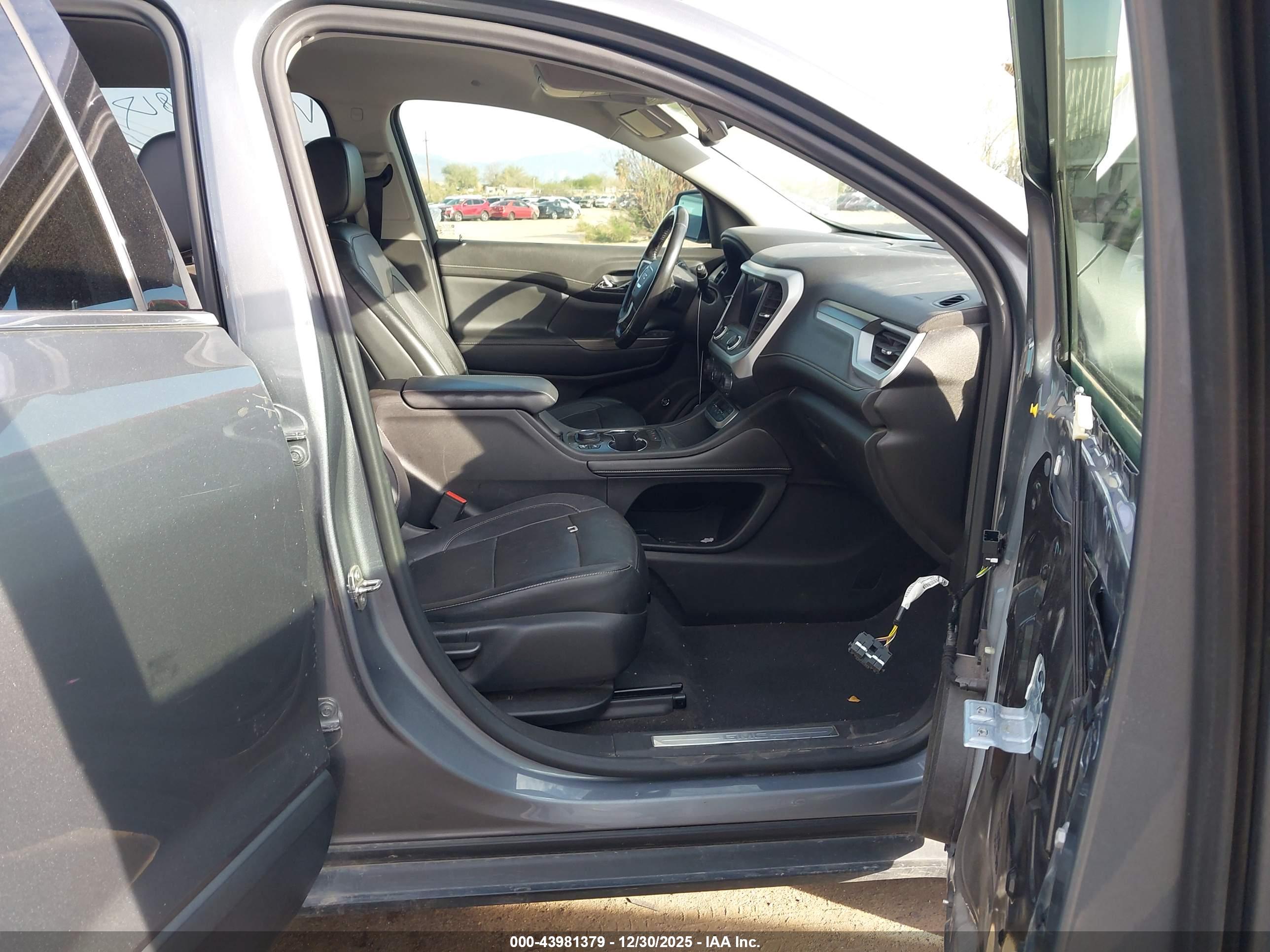 GMC ACADIA image 5