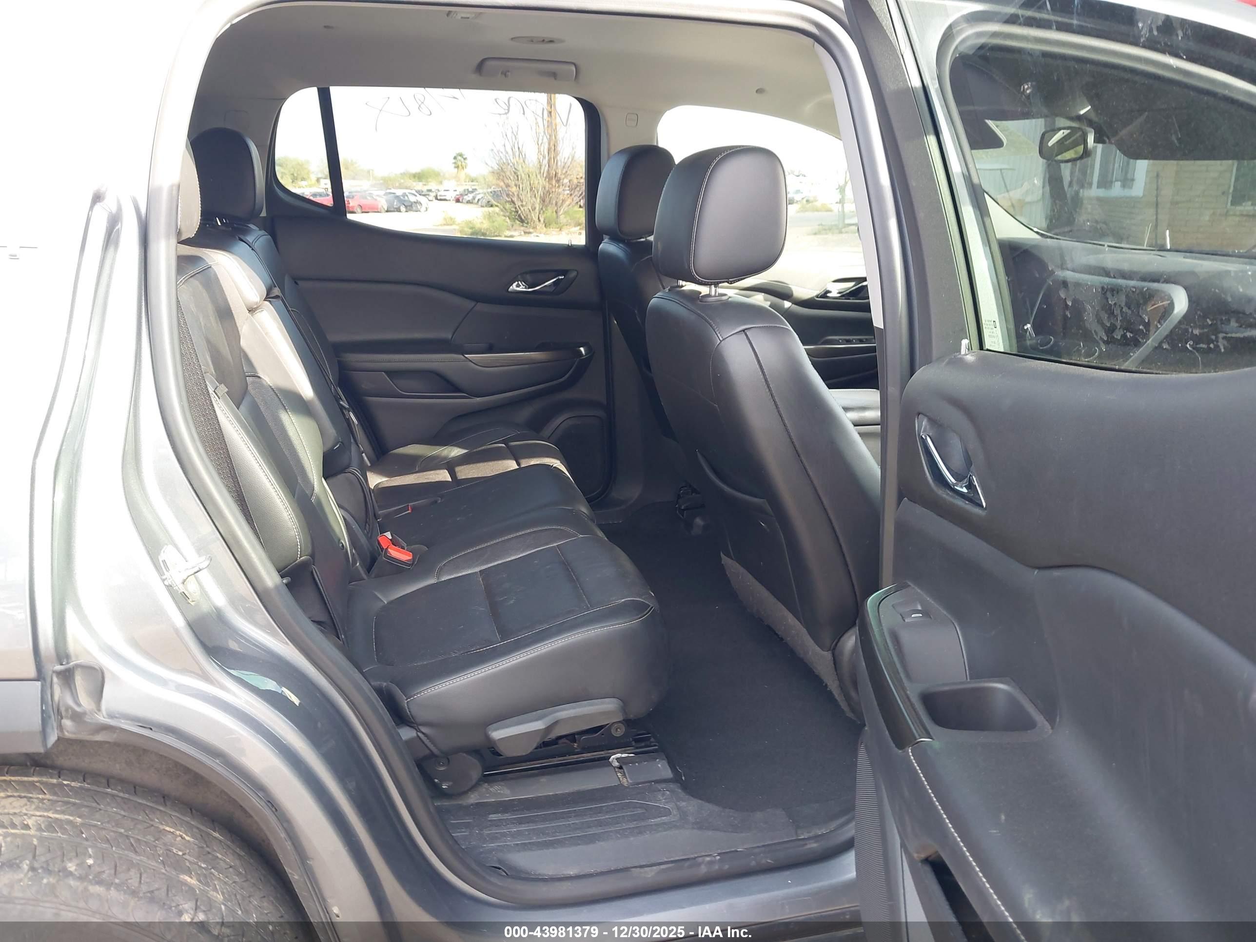 GMC ACADIA image 8