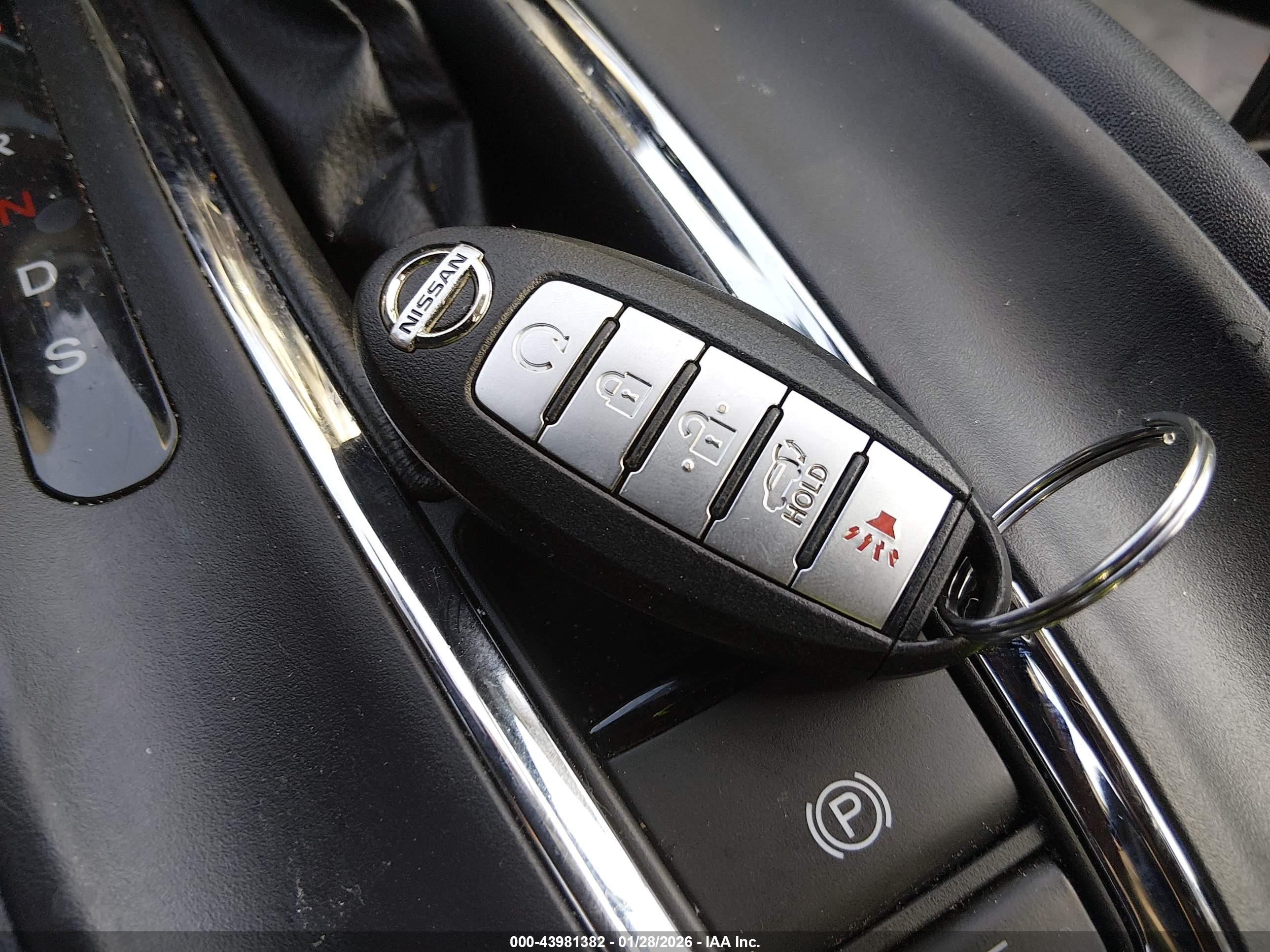 NISSAN ROGUE image 11