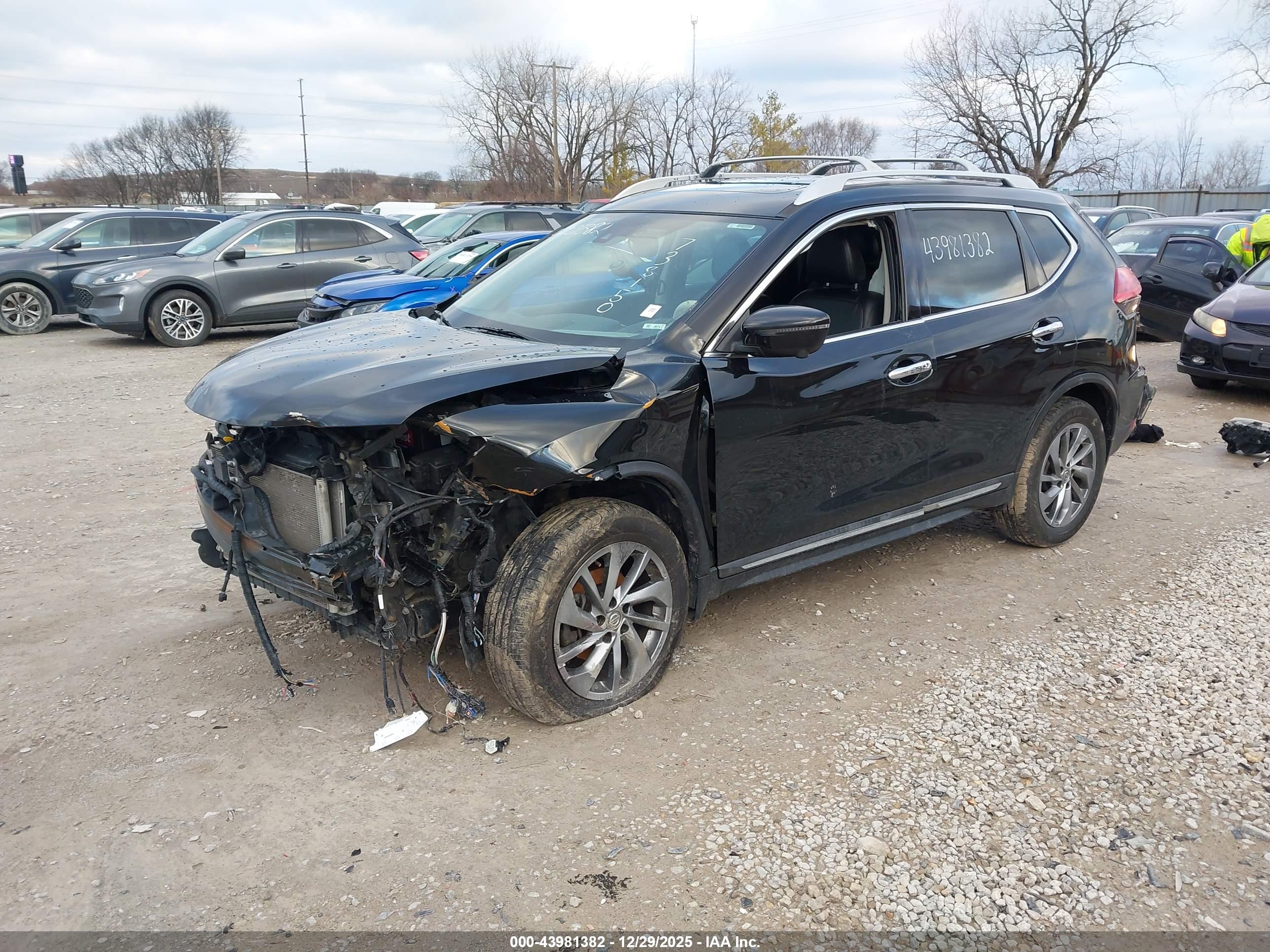 NISSAN ROGUE image 2
