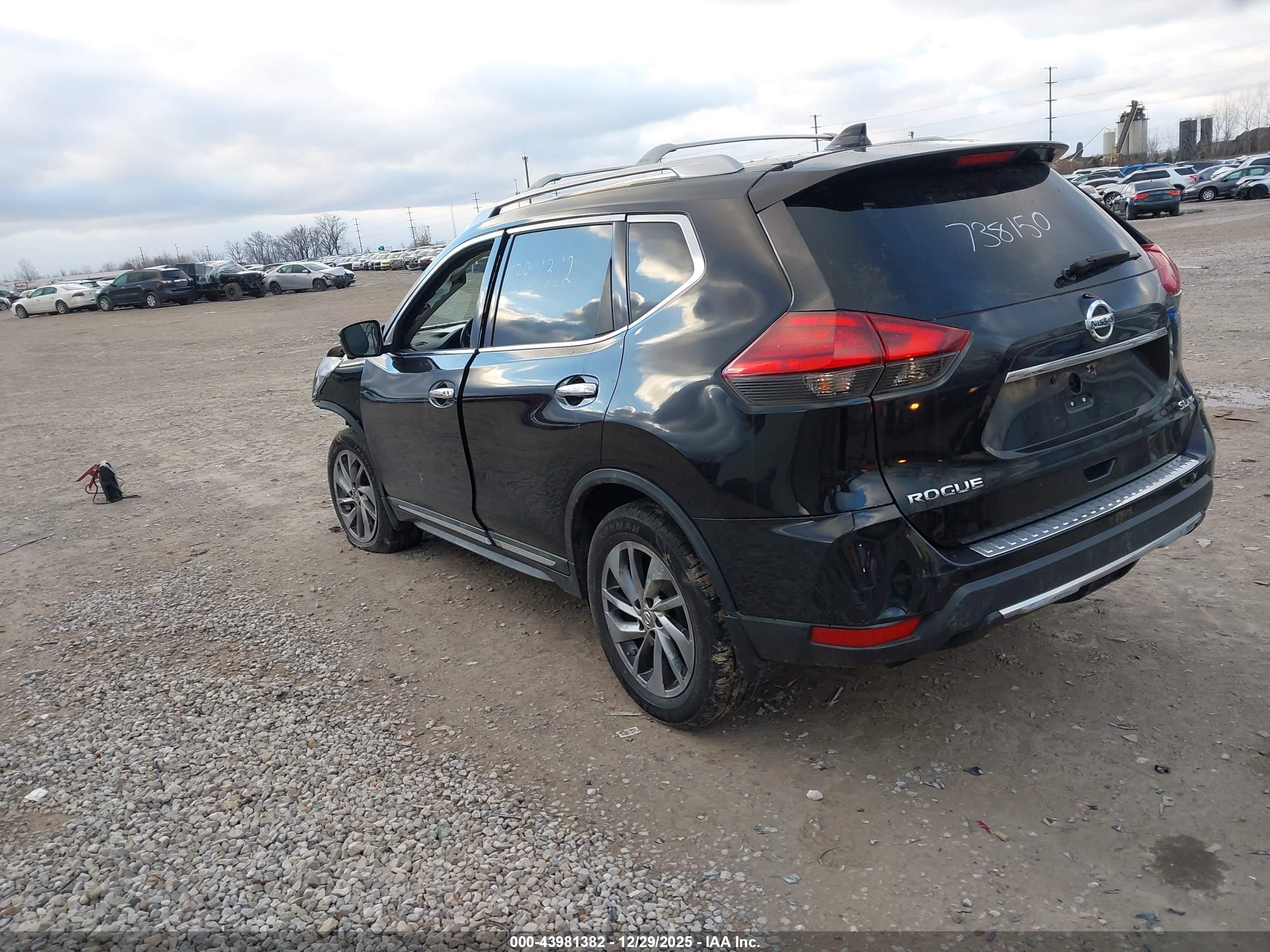 NISSAN ROGUE image 3