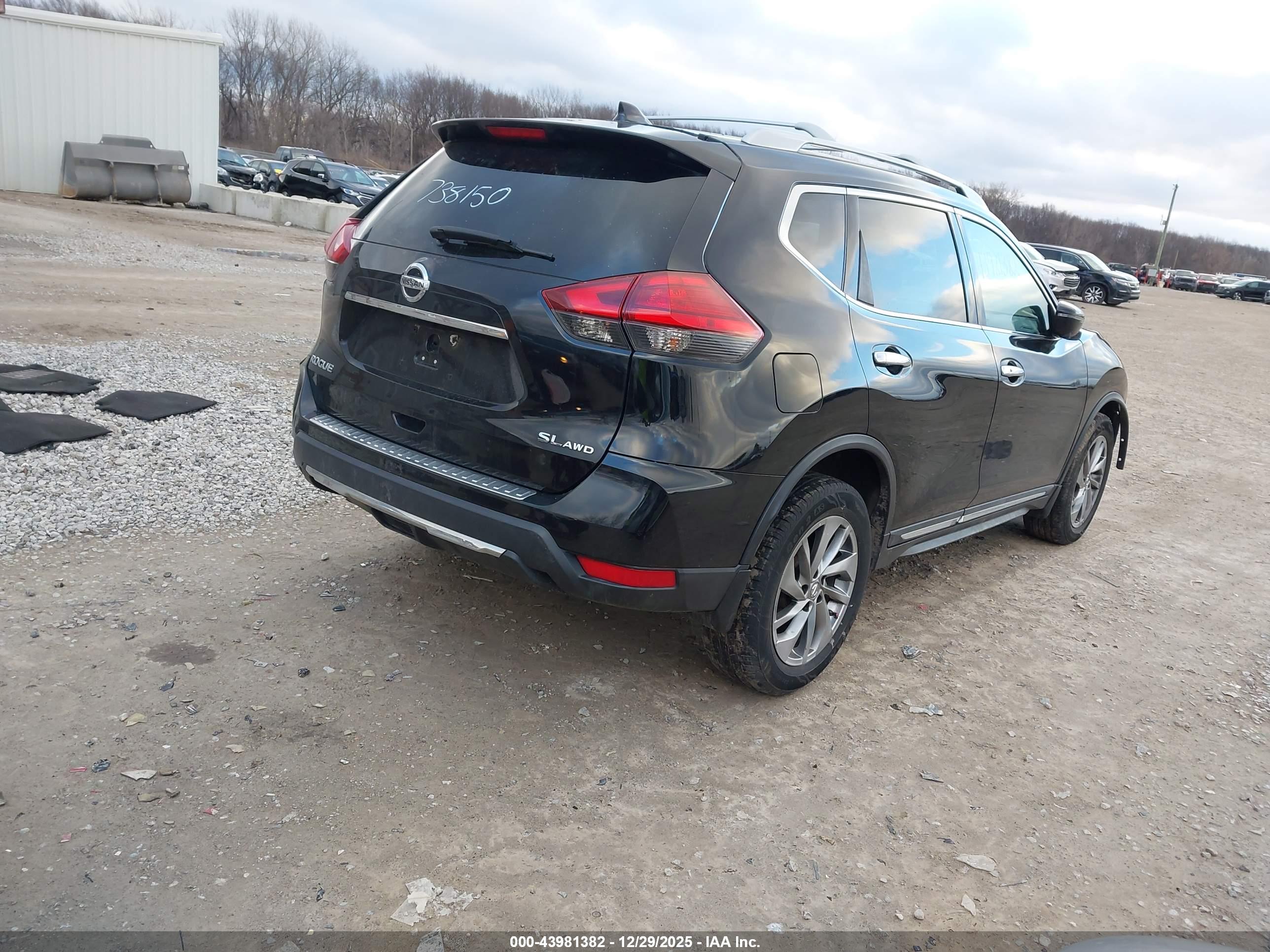 NISSAN ROGUE image 4