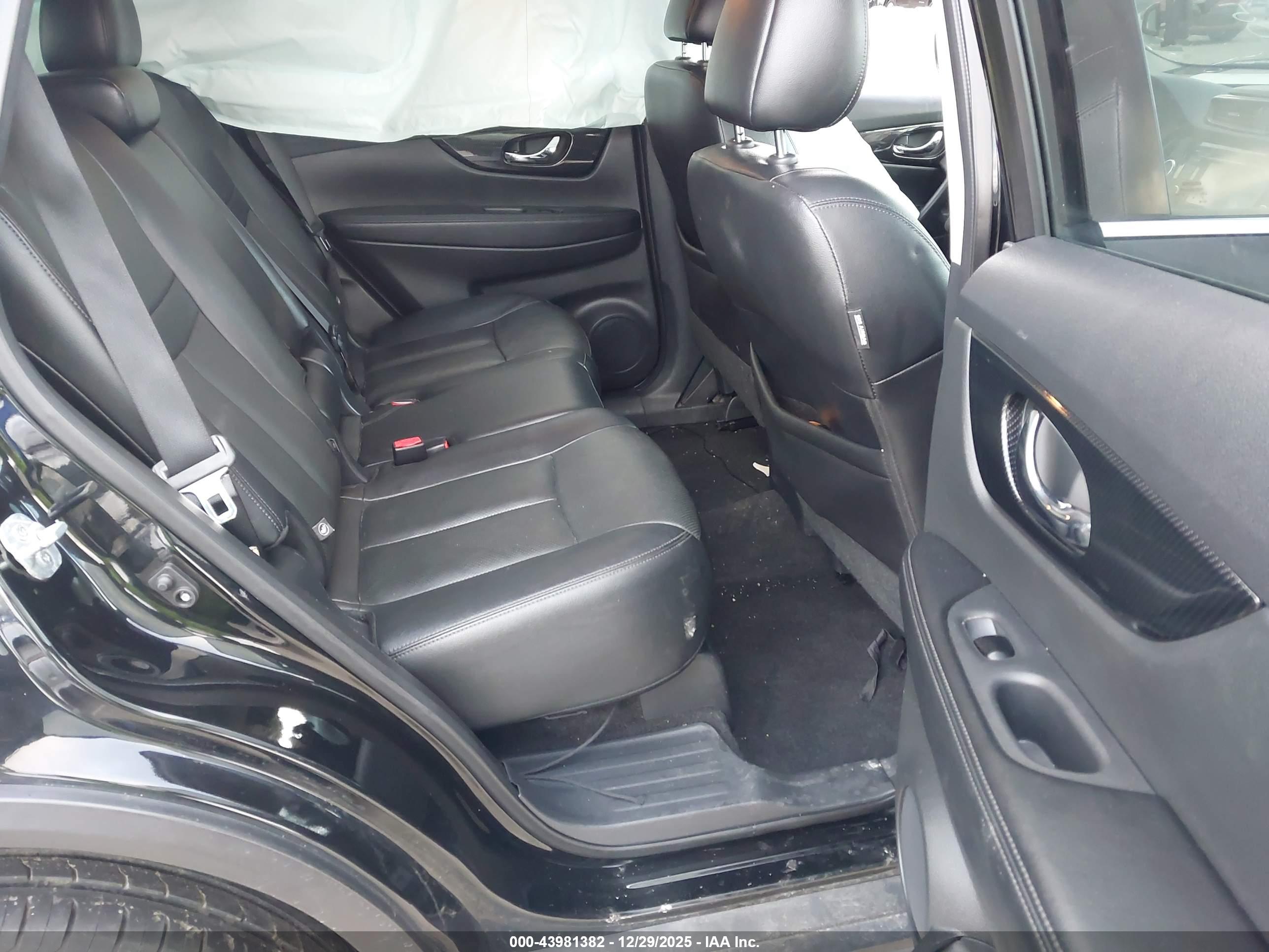 NISSAN ROGUE image 8