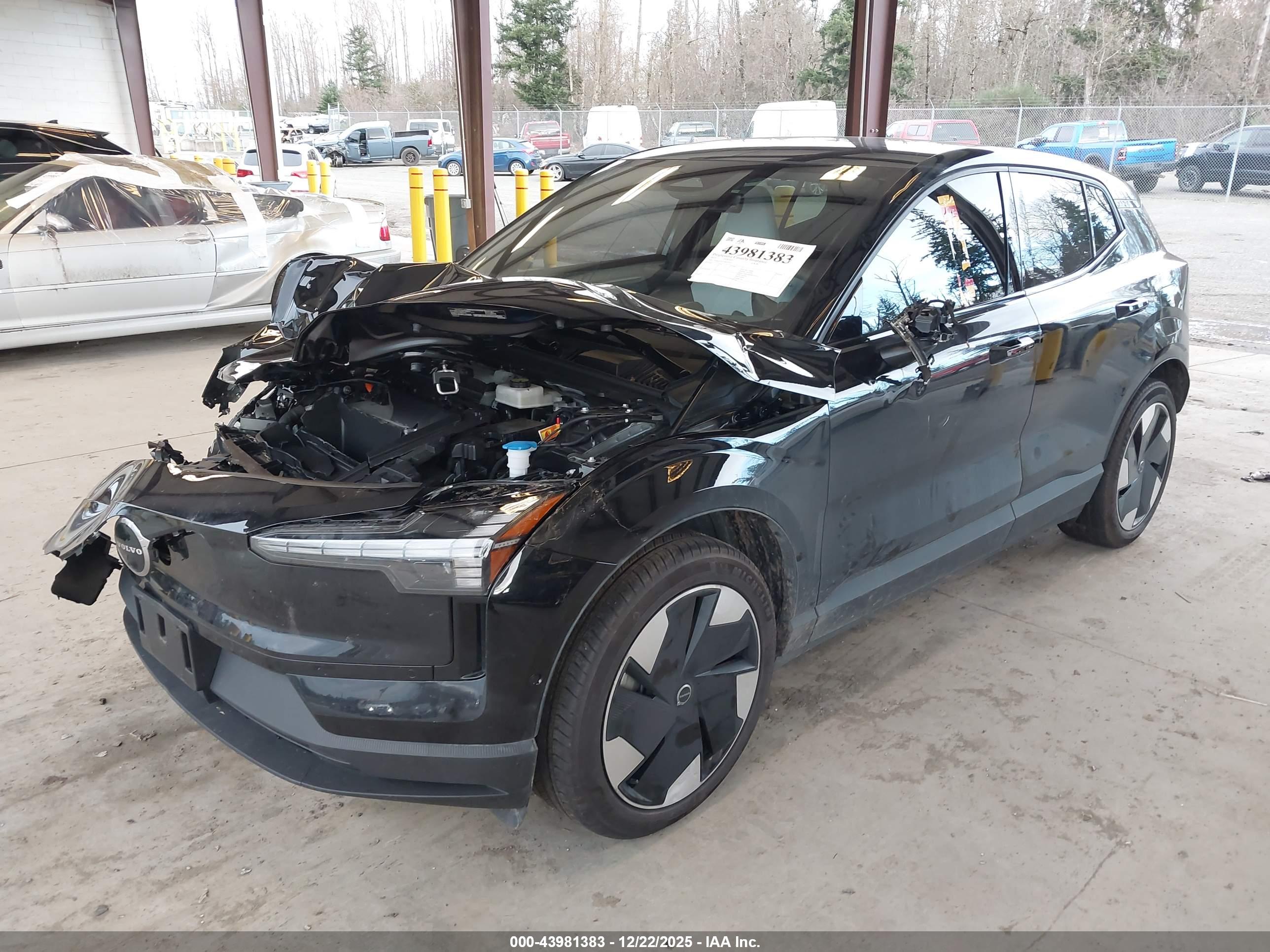 VOLVO EX30 image 2