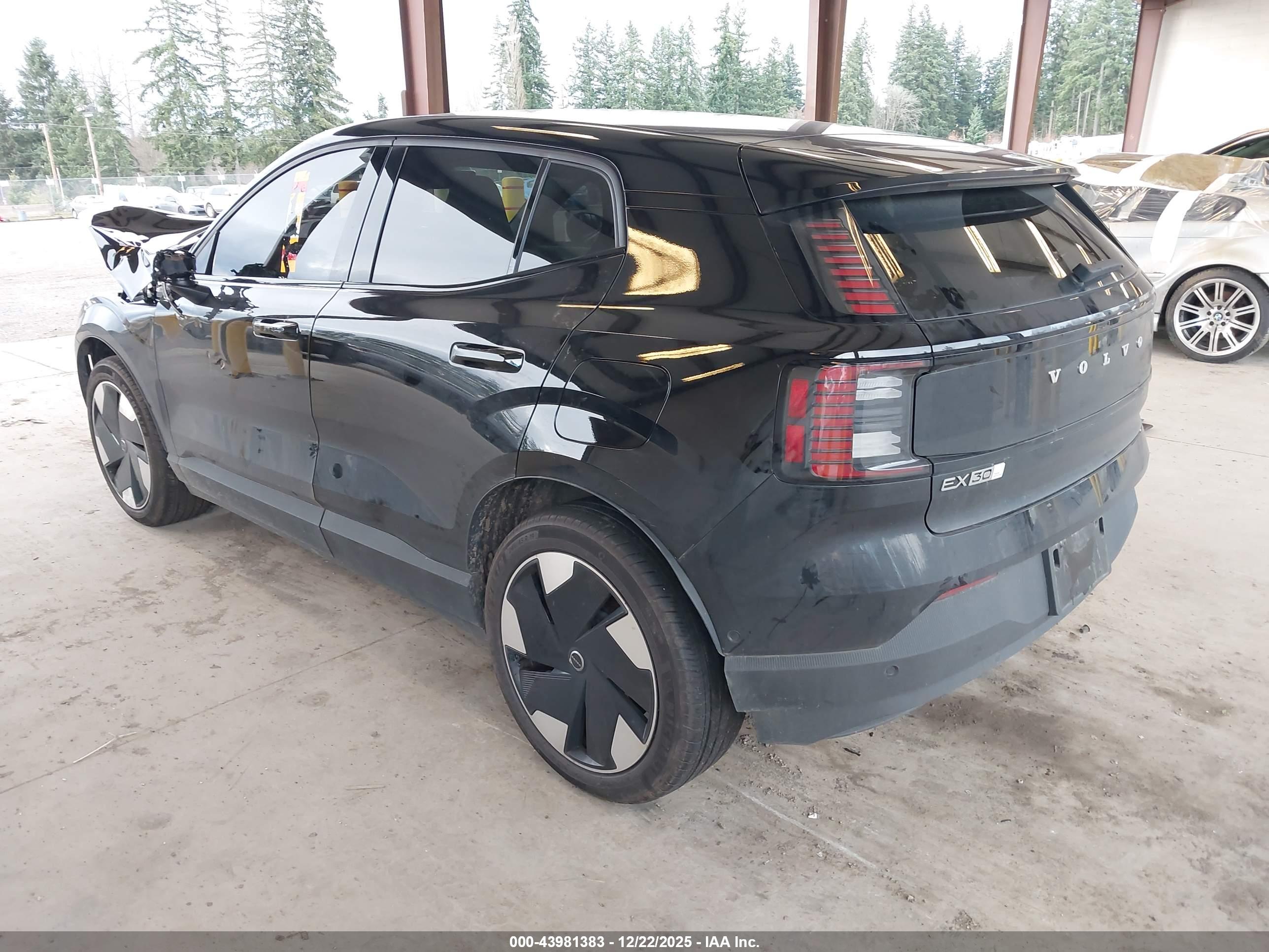 VOLVO EX30 image 3