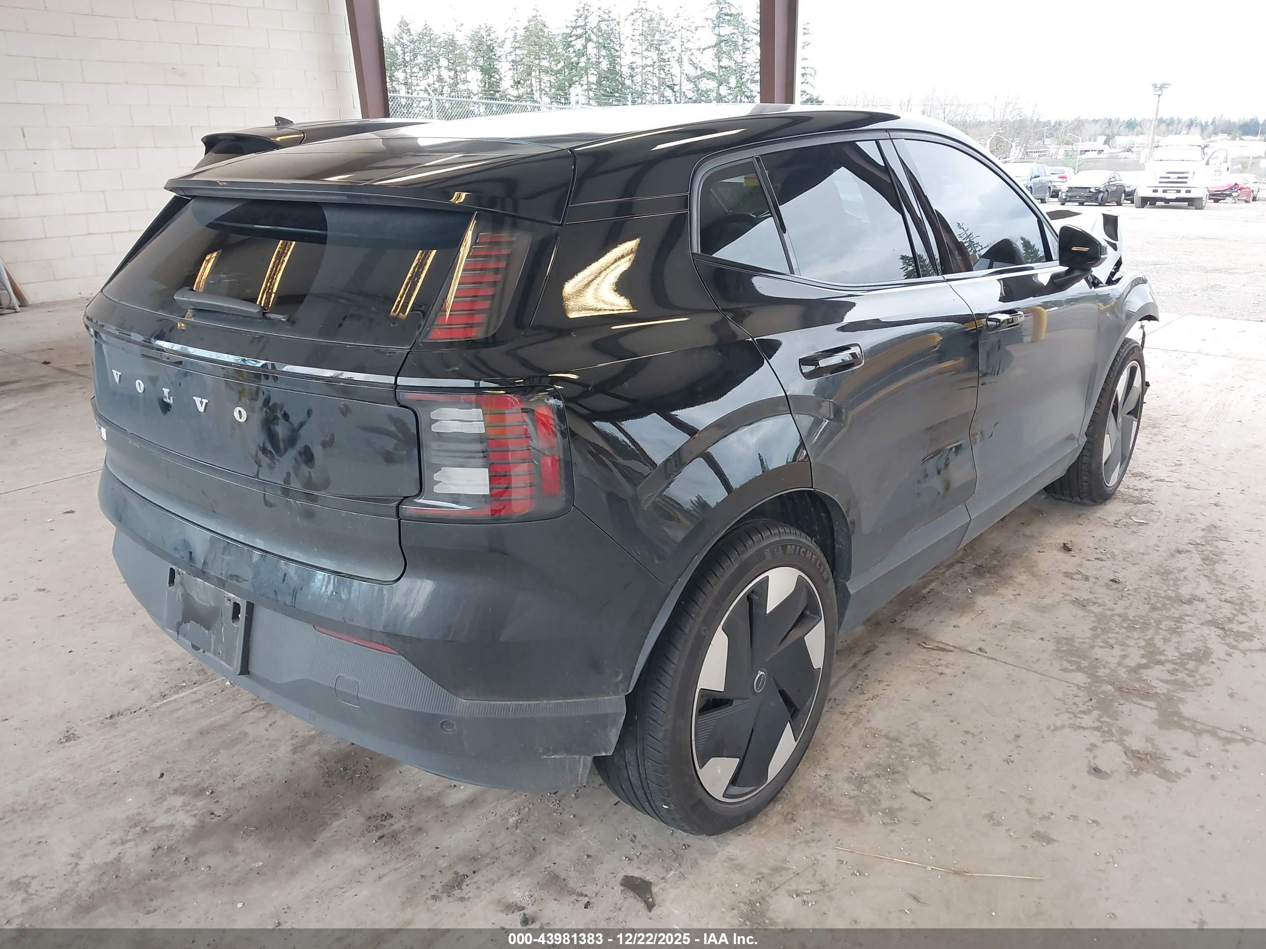 VOLVO EX30 image 4
