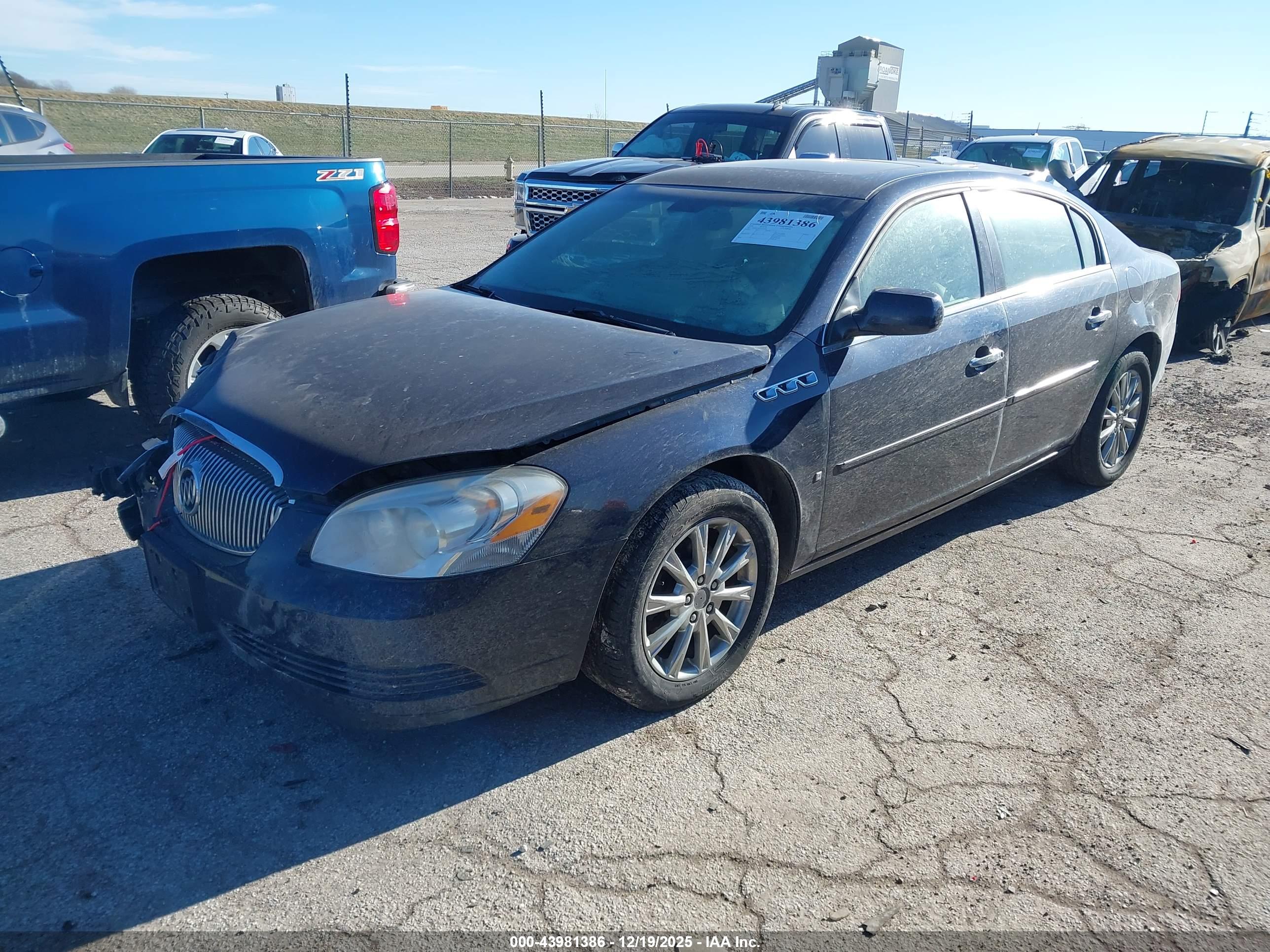 BUICK LUCERNE image 2
