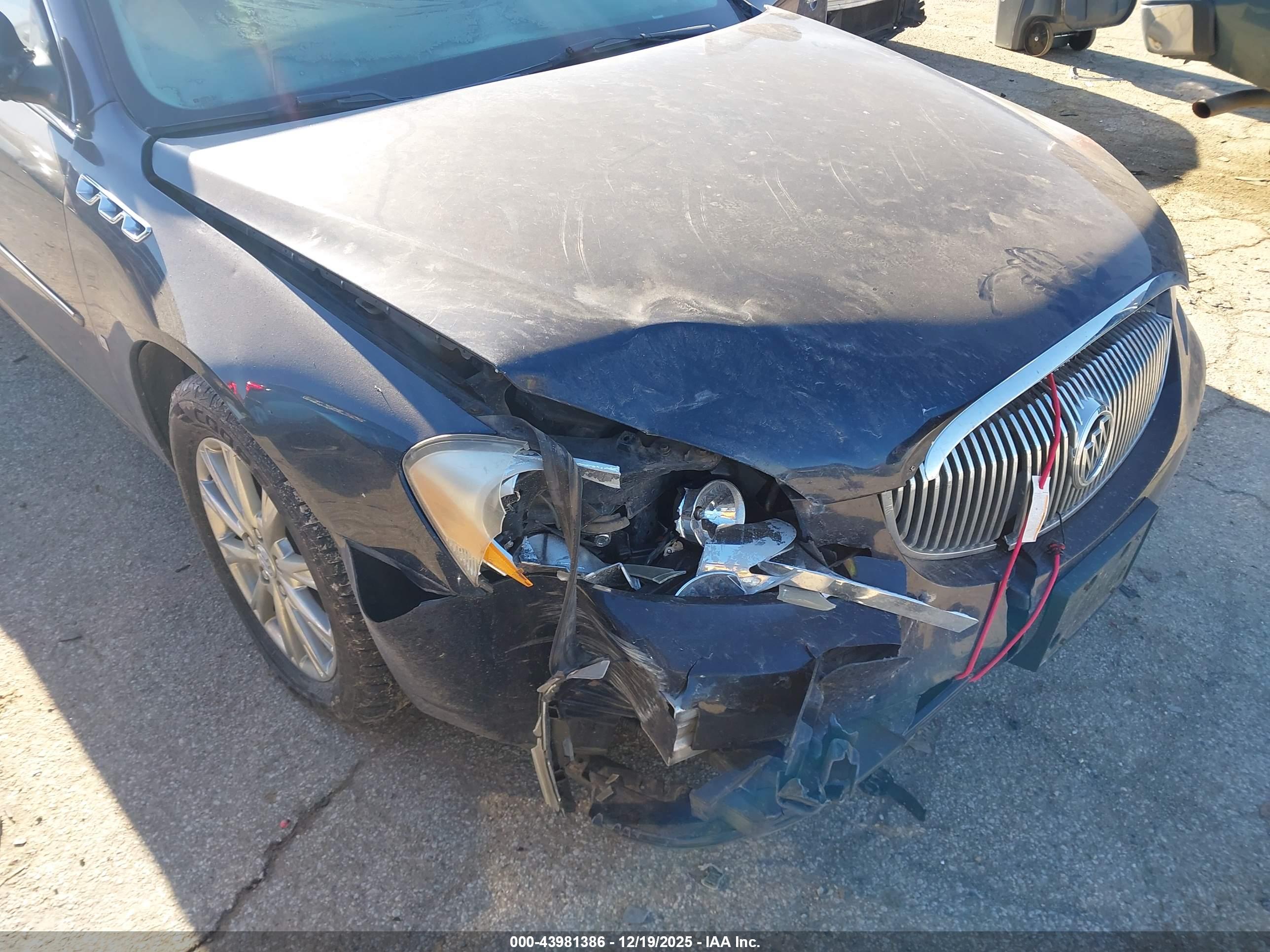 BUICK LUCERNE image 6