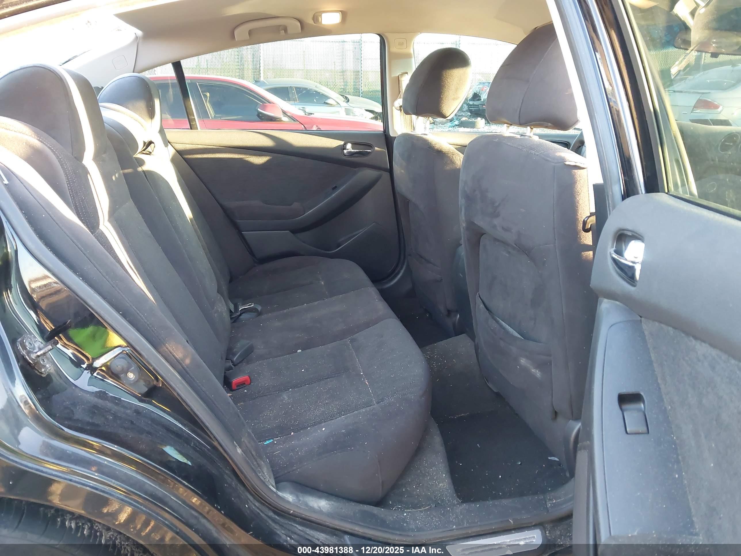 NISSAN ALTIMA image 8