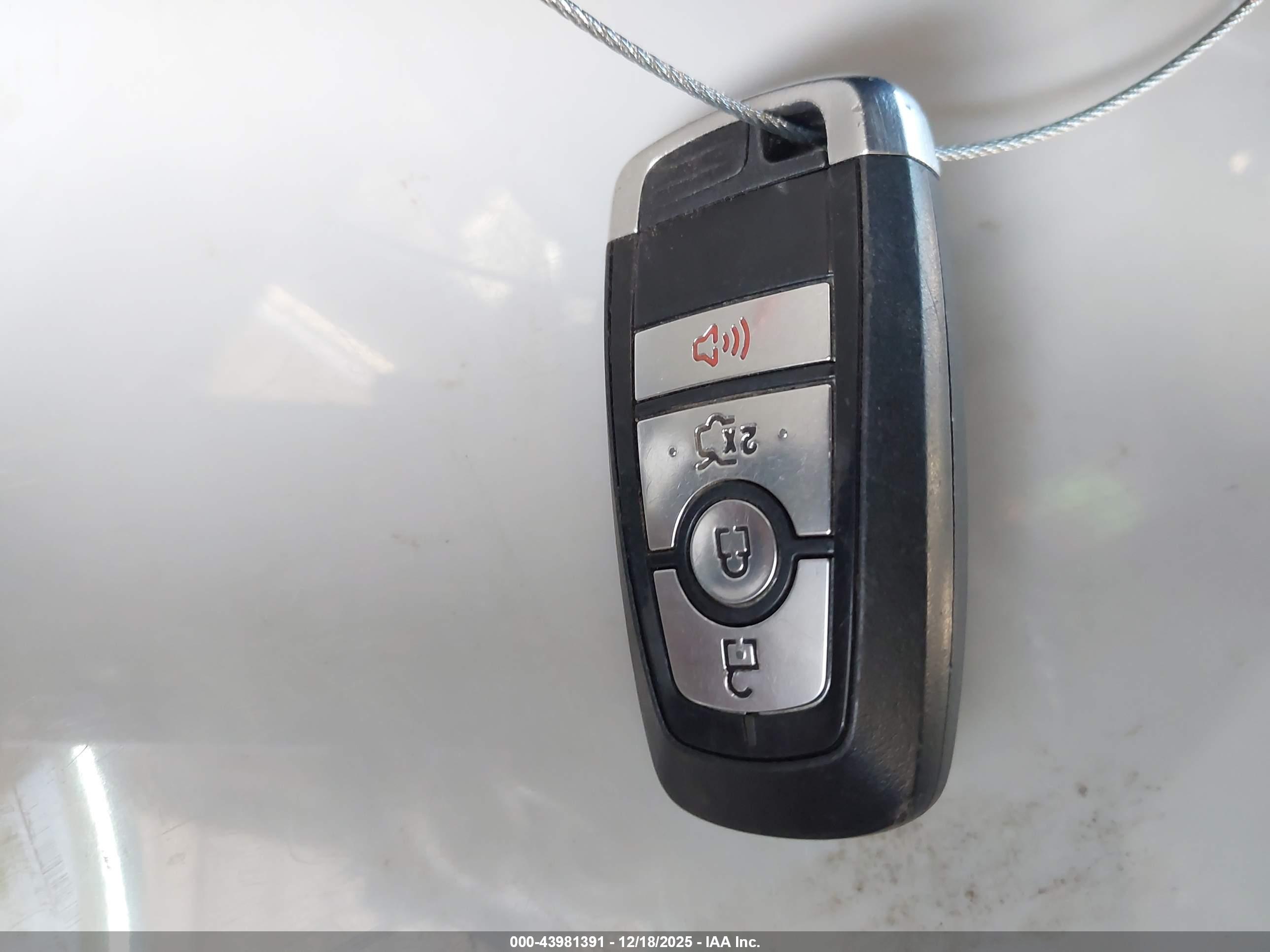 FORD FUSION image 11