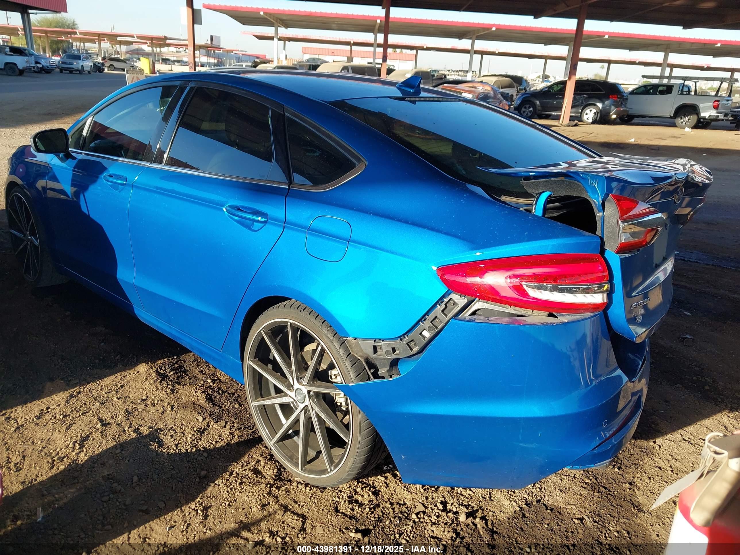 FORD FUSION image 3