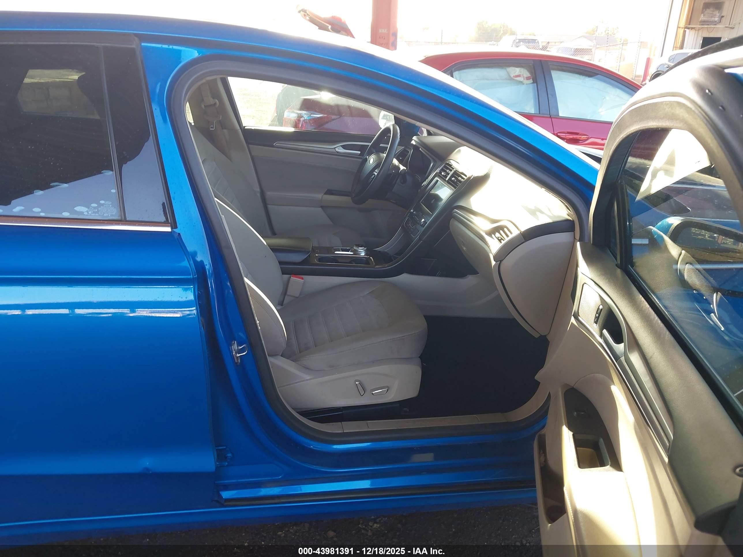 FORD FUSION image 5
