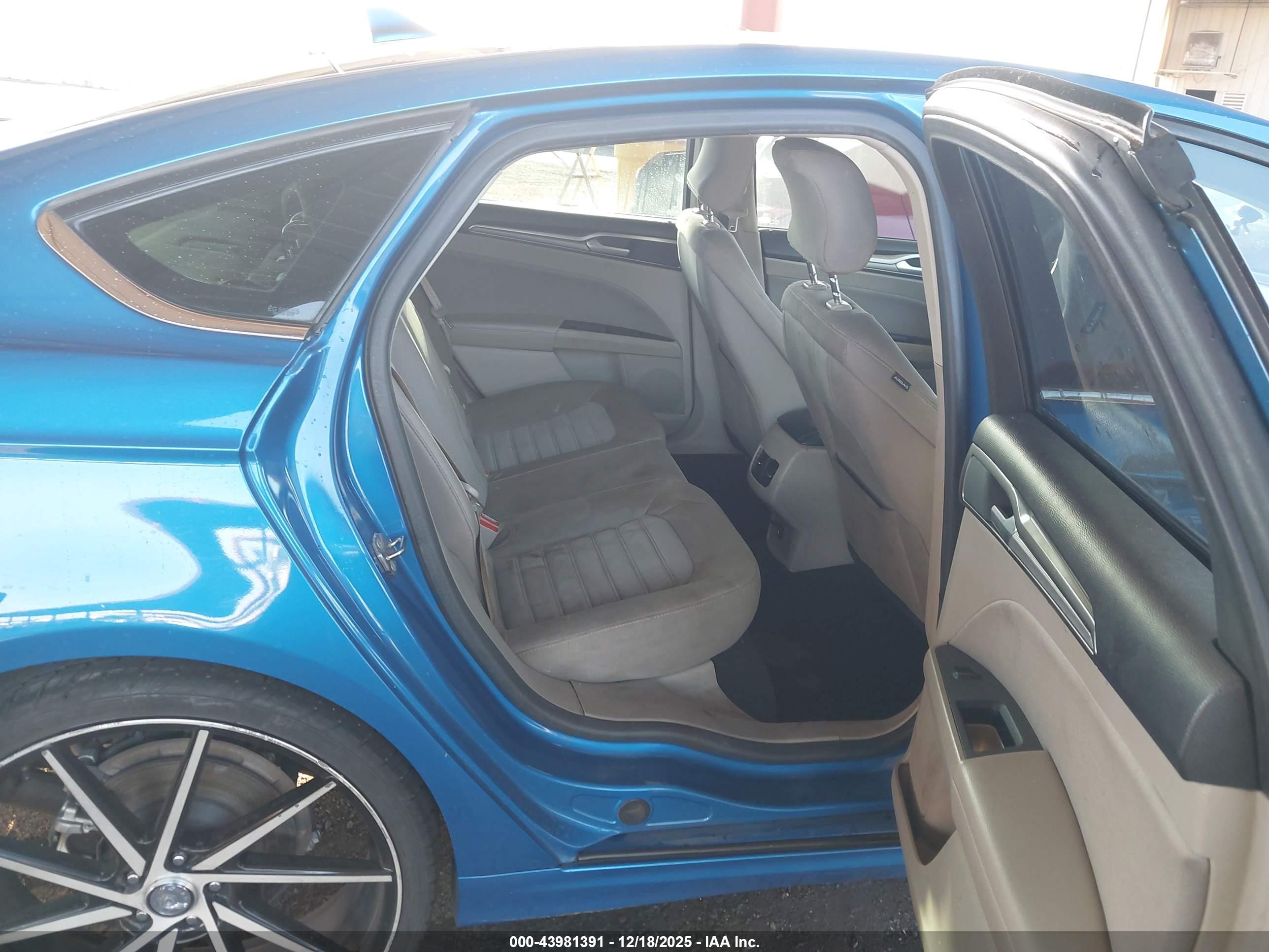 FORD FUSION image 8