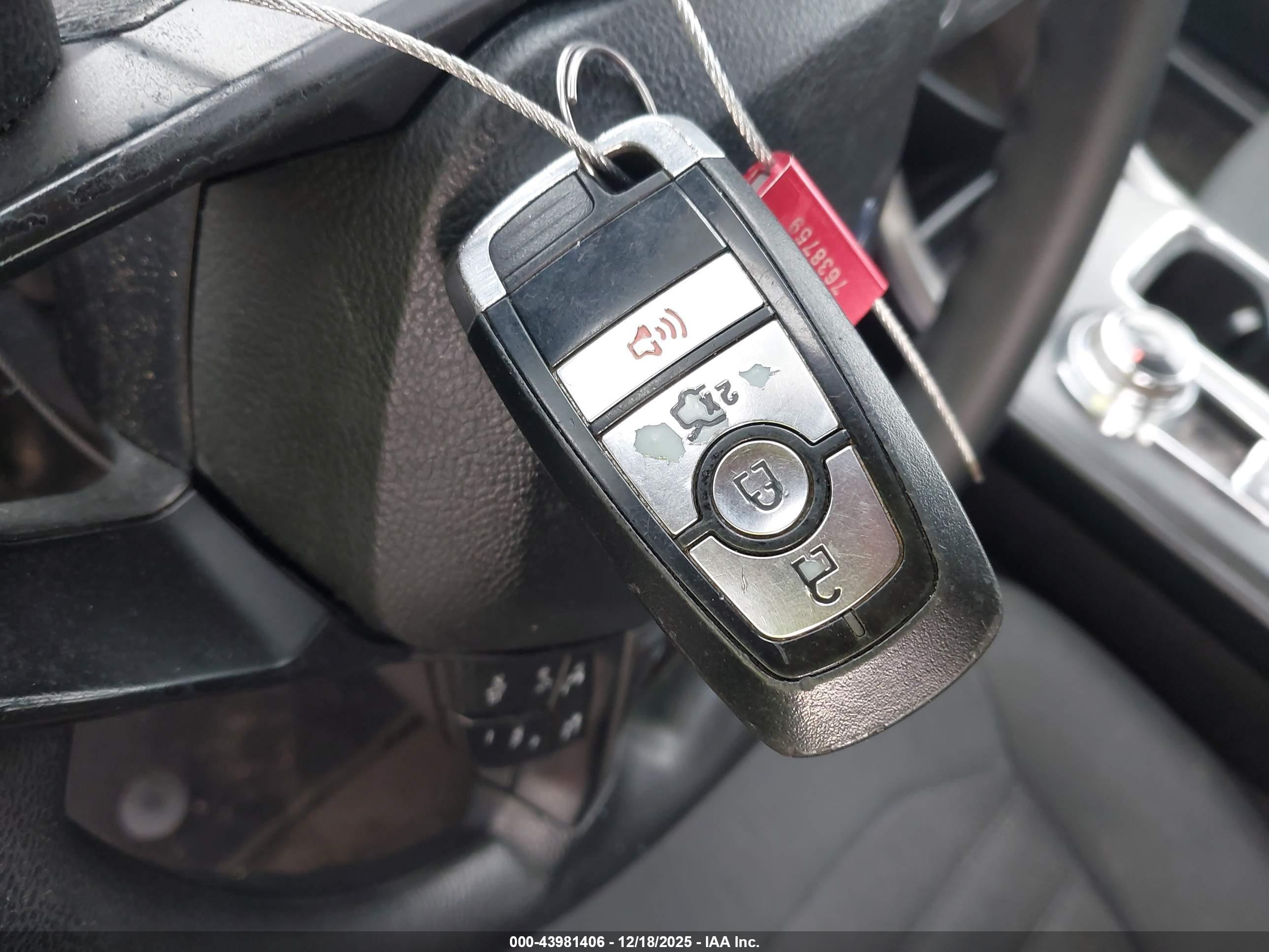 FORD FUSION image 11