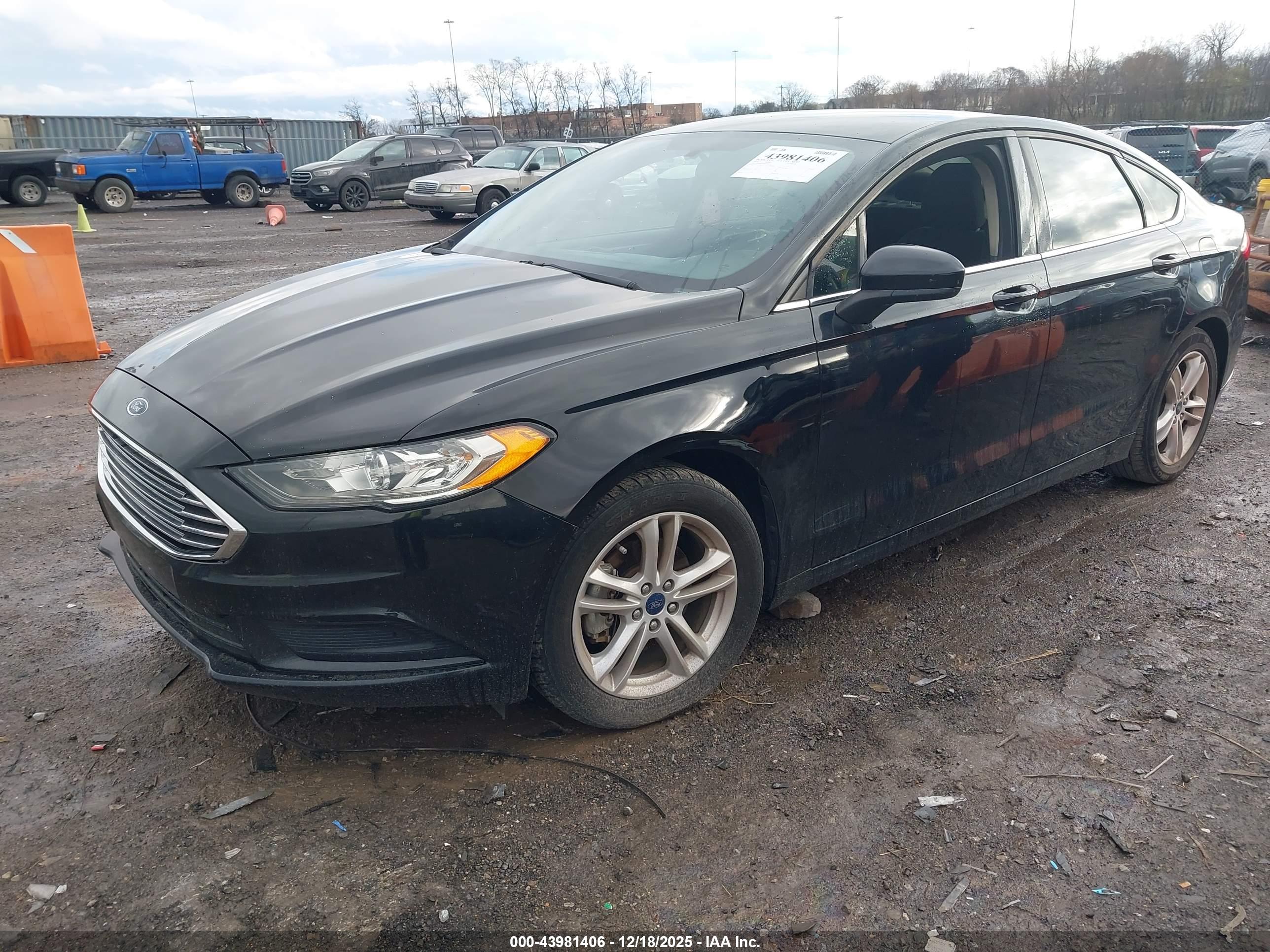 FORD FUSION image 2