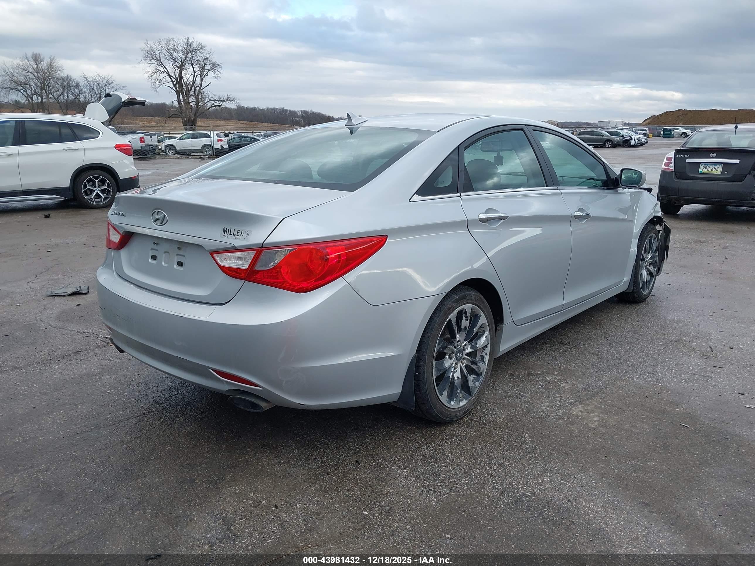 HYUNDAI SONATA image 4