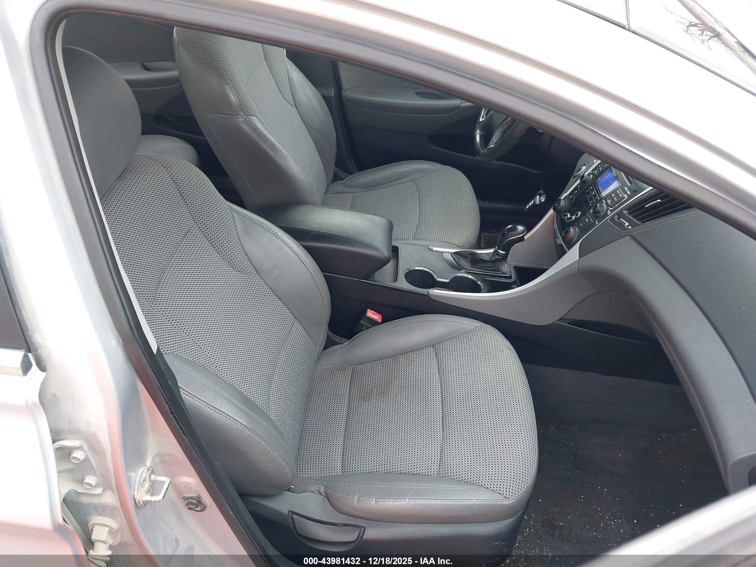 HYUNDAI SONATA image 5