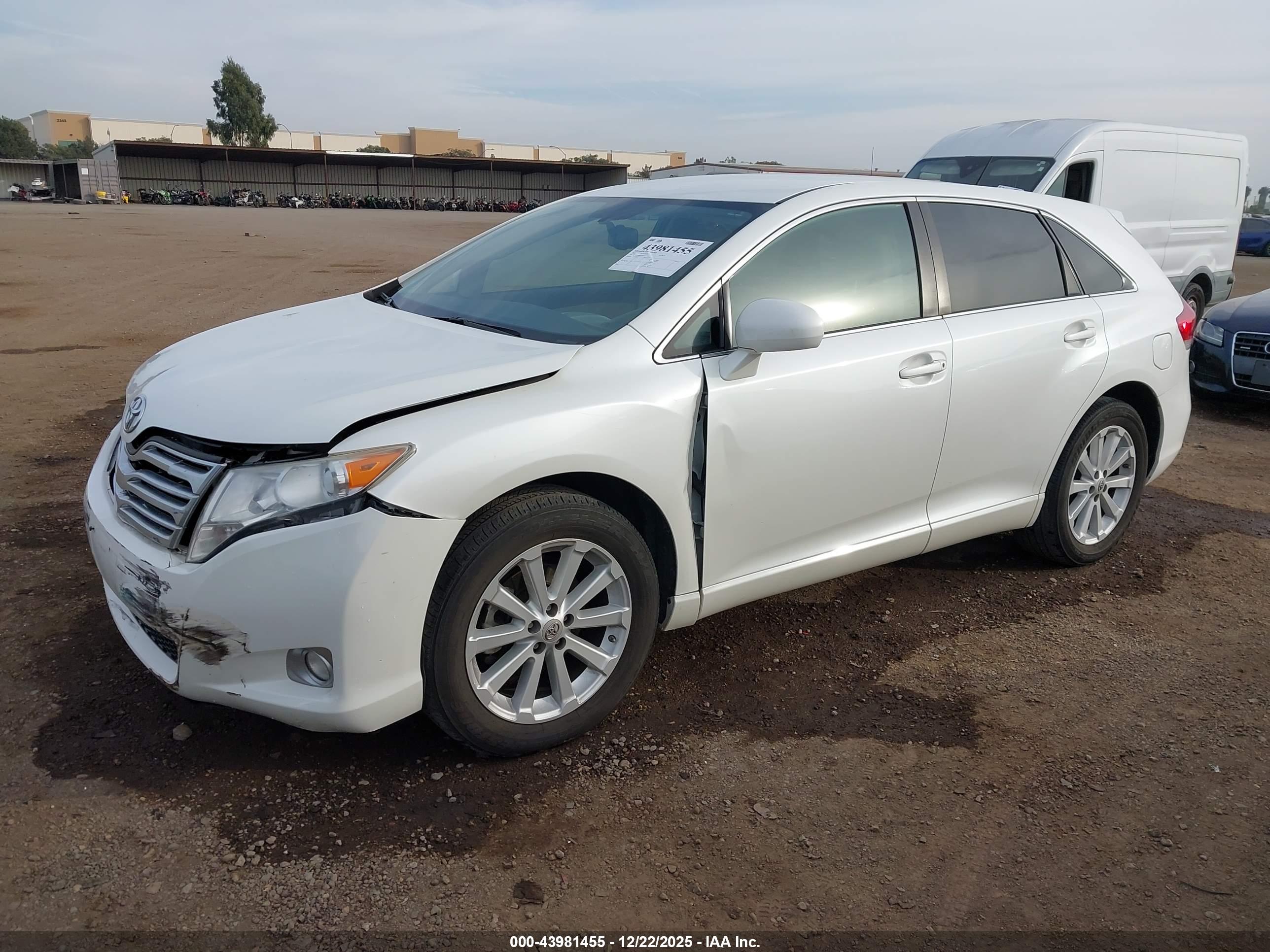 TOYOTA VENZA image 2
