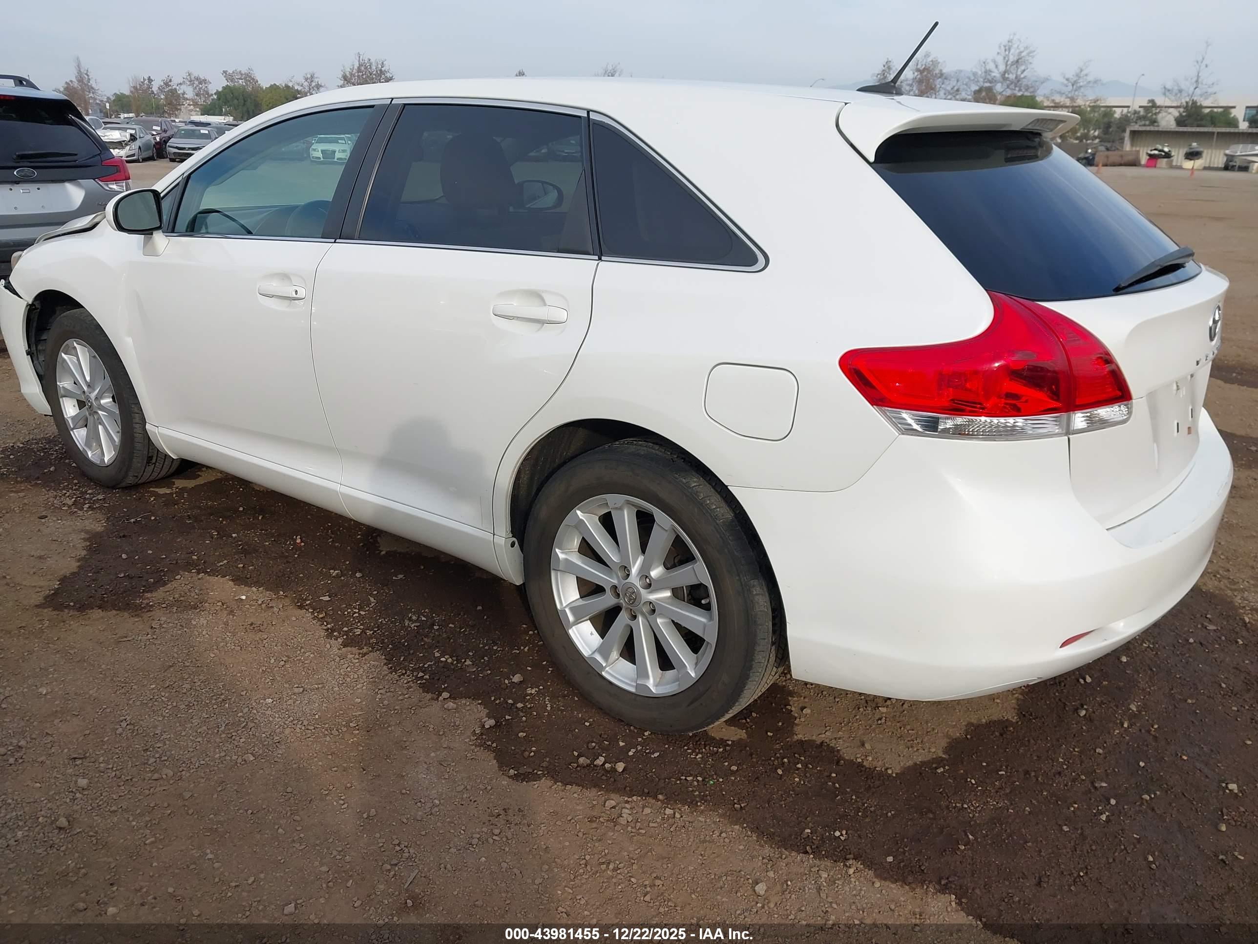 TOYOTA VENZA image 3