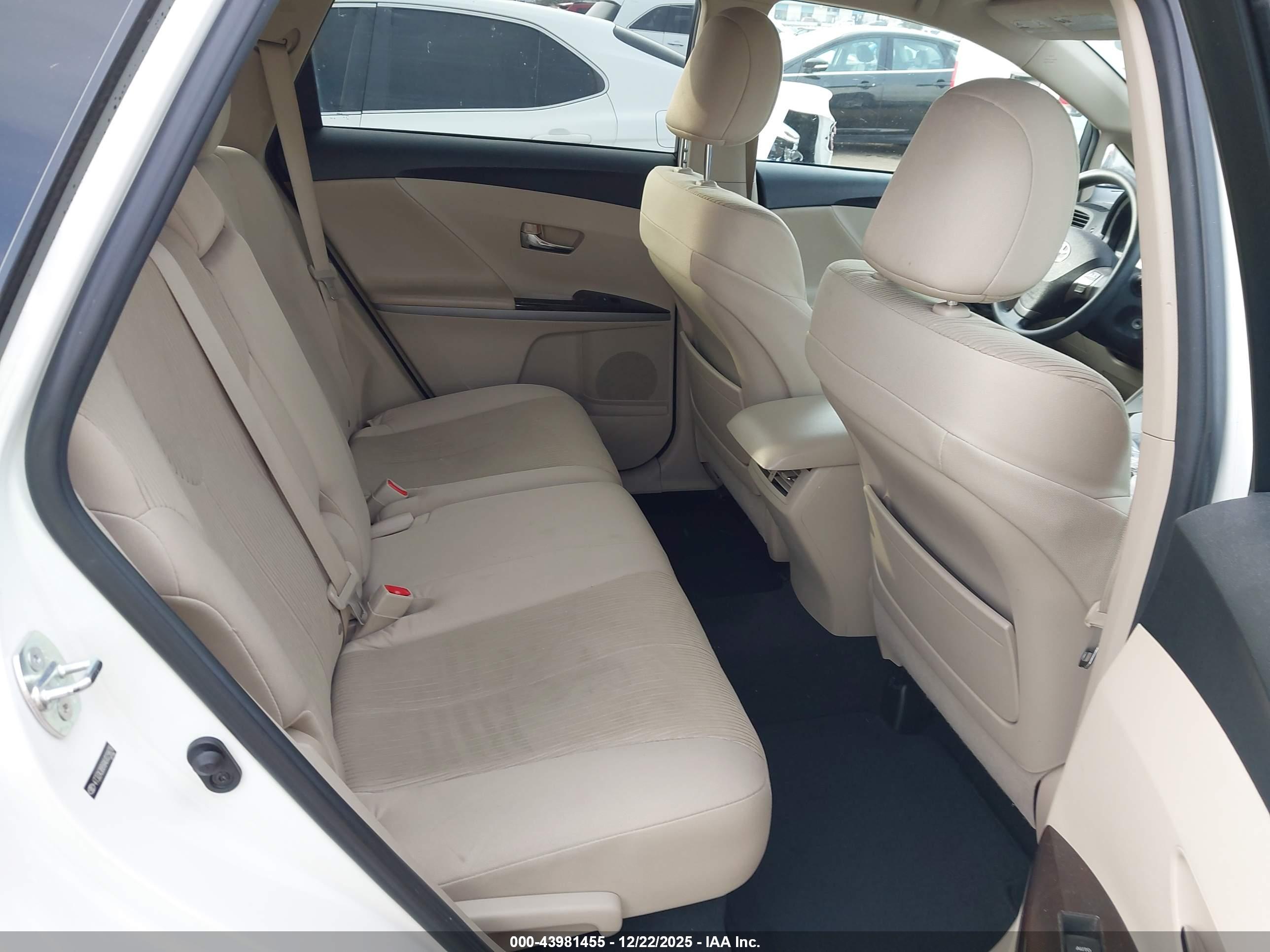 TOYOTA VENZA image 8