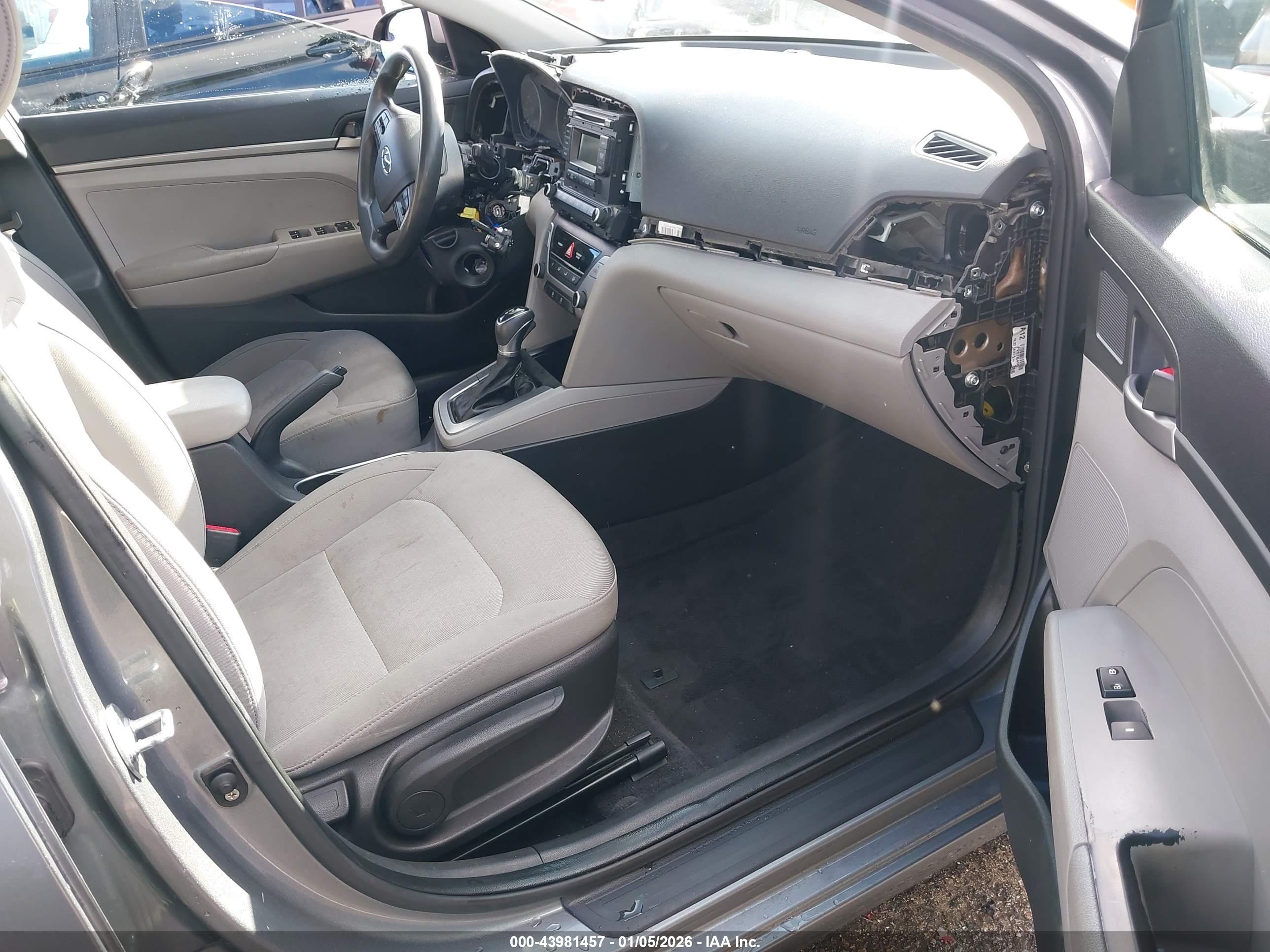 HYUNDAI ELANTRA image 5