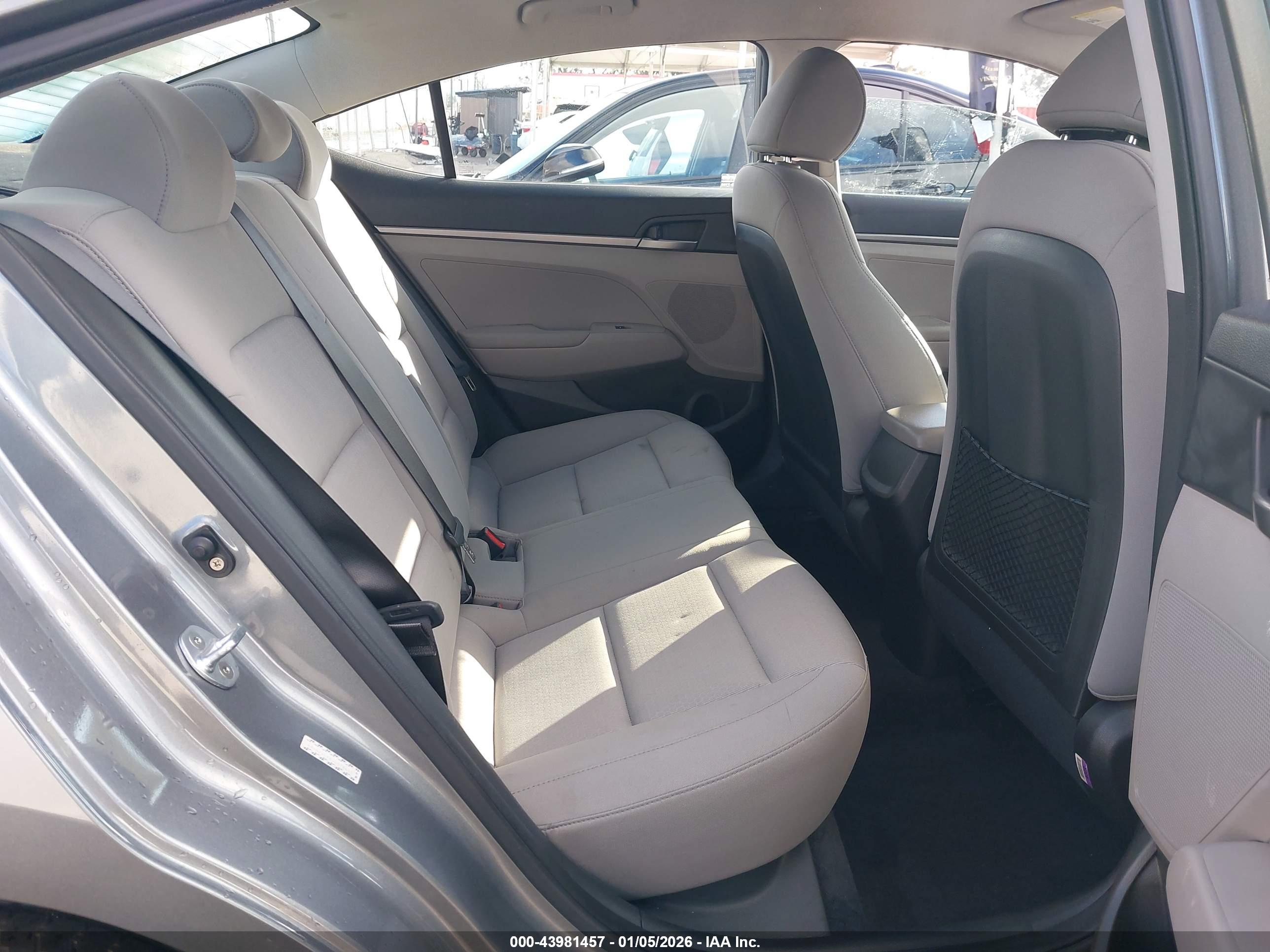 HYUNDAI ELANTRA image 8