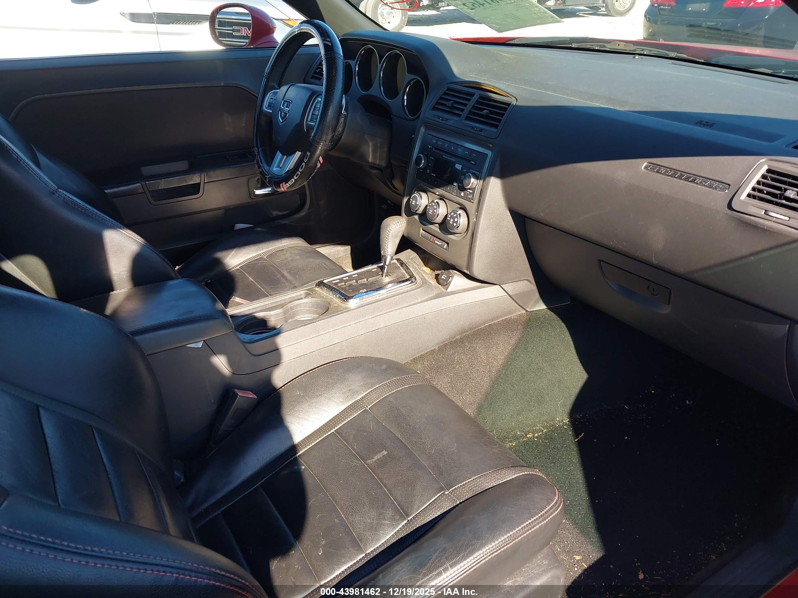 DODGE CHALLENGER image 5