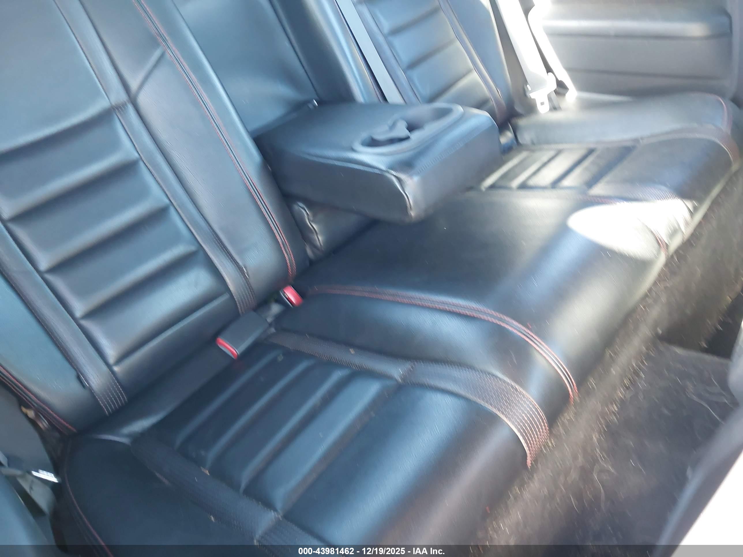 DODGE CHALLENGER image 8