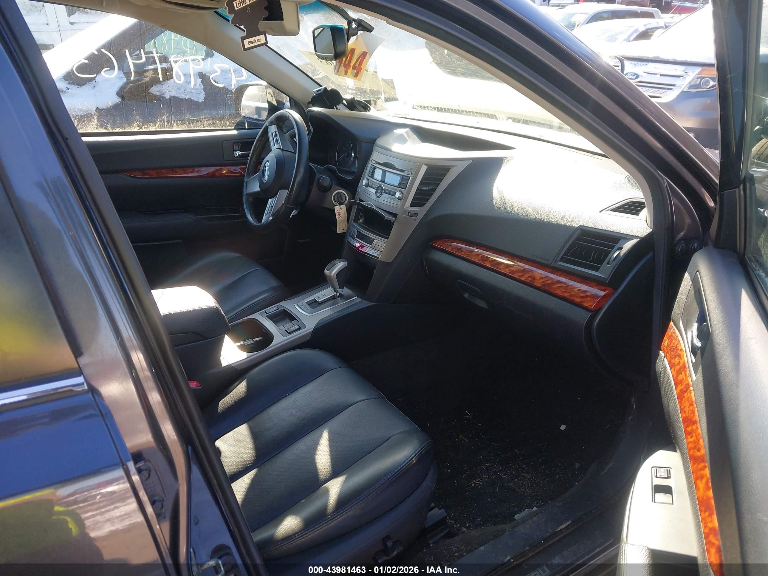 SUBARU OUTBACK image 5