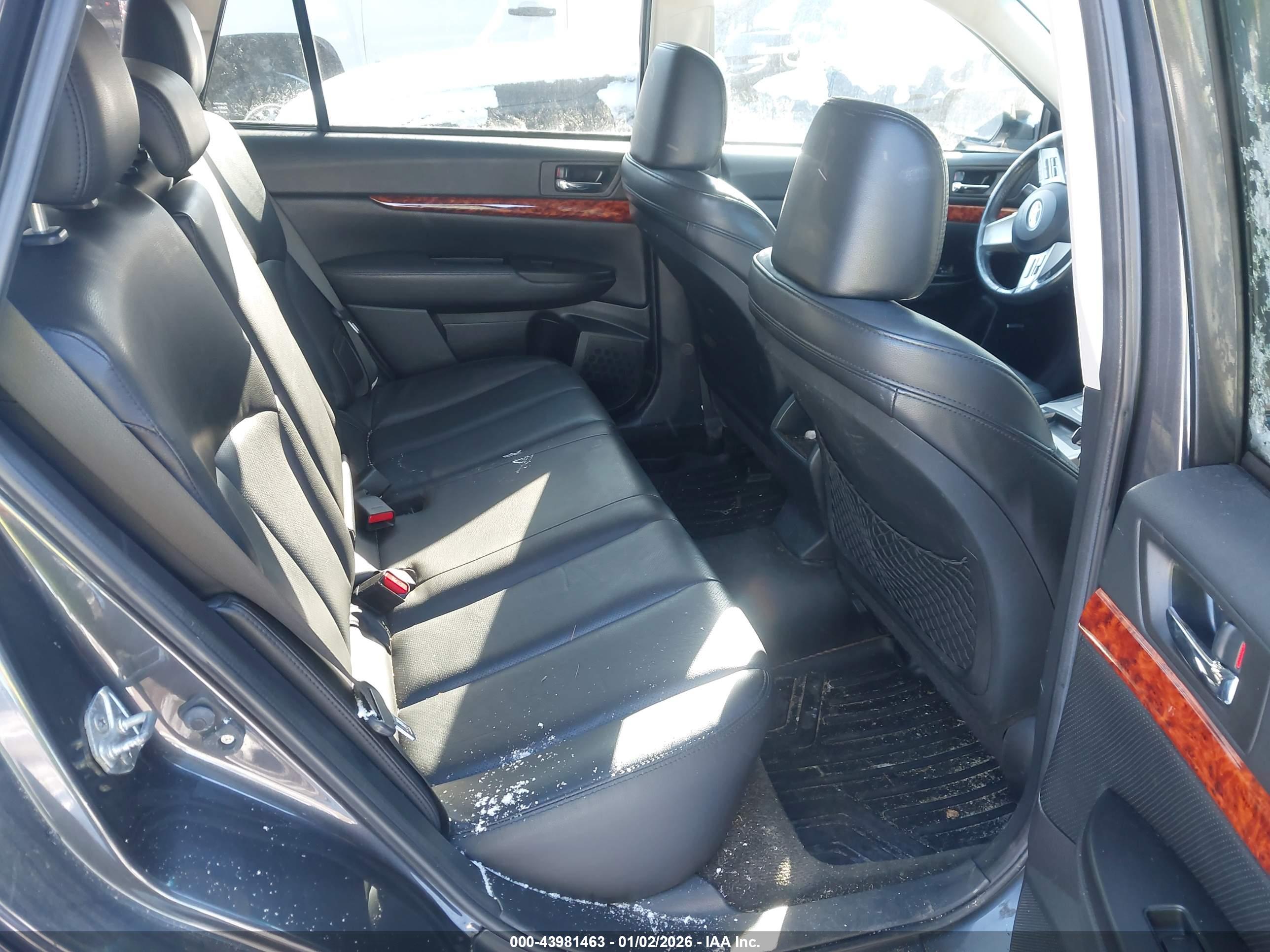 SUBARU OUTBACK image 8