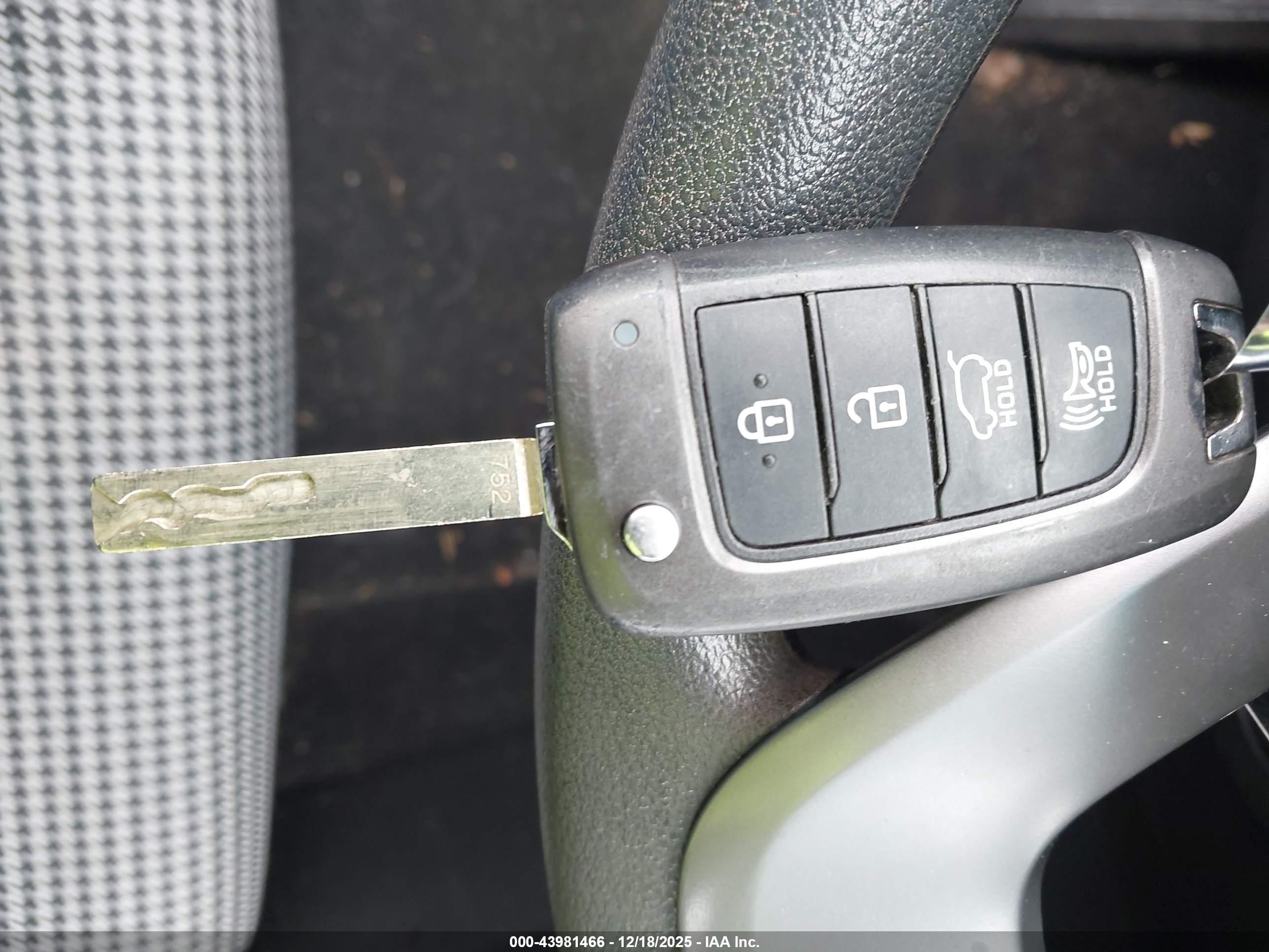 HYUNDAI KONA image 11