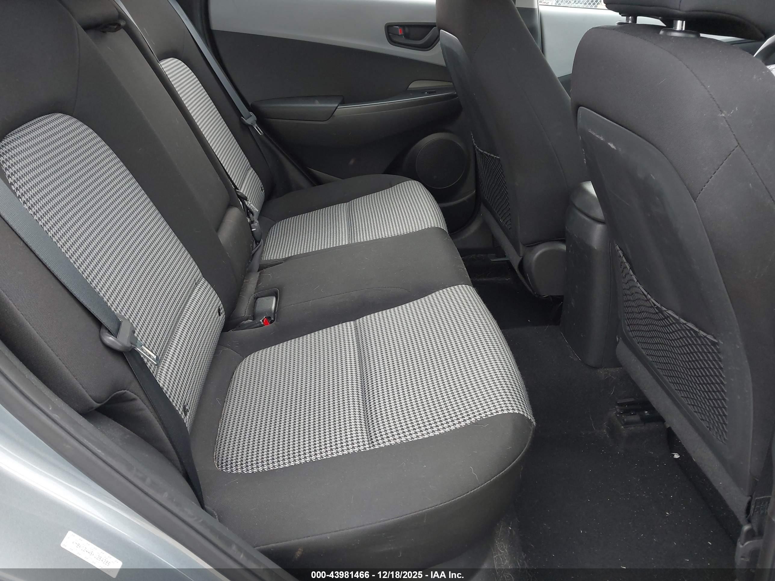 HYUNDAI KONA image 8